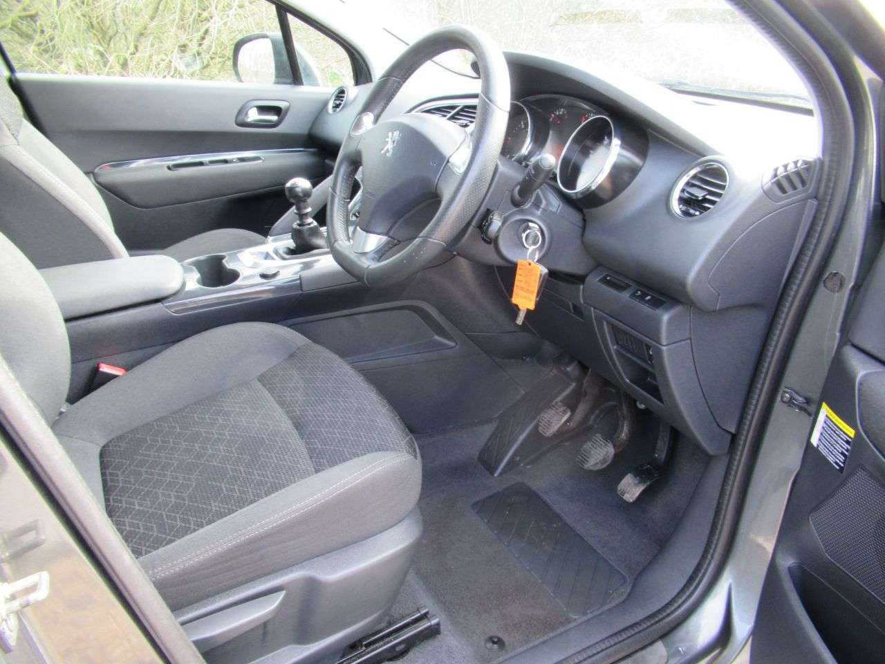 A 2014 PEUGEOT 3008 1.6 HDi Active SUV 5dr Diesel Manual Euro 5 (115 ps) EXCELLENT SERVICE RECO A 2014 PEUGEOT 3008 1.6 HDi Active SUV 5dr Diesel Manual Euro 5 (115 ps) EXCELLENT SERVICE RECO