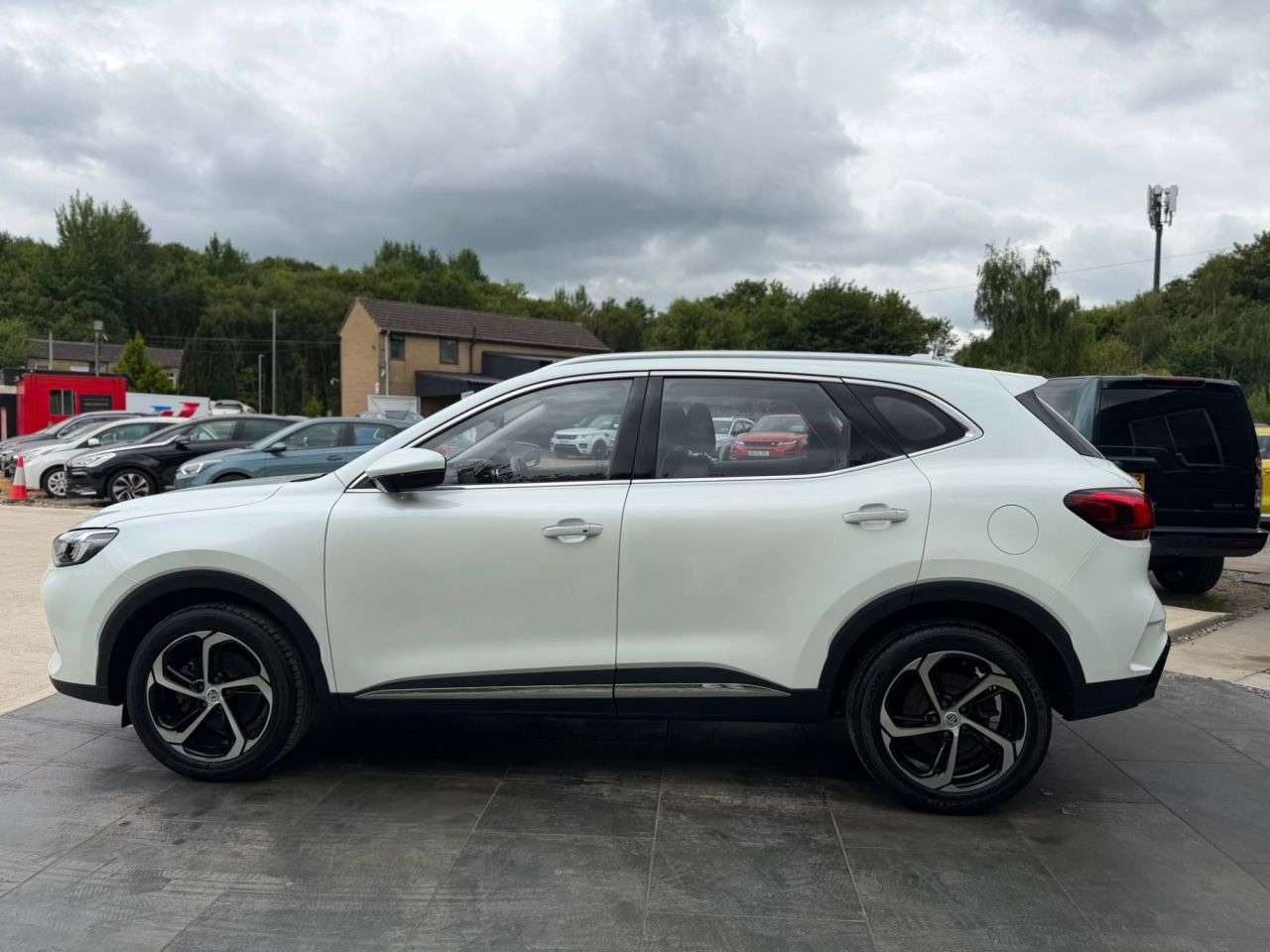 A 2023 MG MG HS 1.5 T-GDI SE SUV 5dr Petrol Manual Euro 6 (s/s) (162 ps) SAT NAV REAR CAMER A 2023 MG MG HS 1.5 T-GDI SE SUV 5dr Petrol Manual Euro 6 (s/s) (162 ps) SAT NAV REAR CAMER