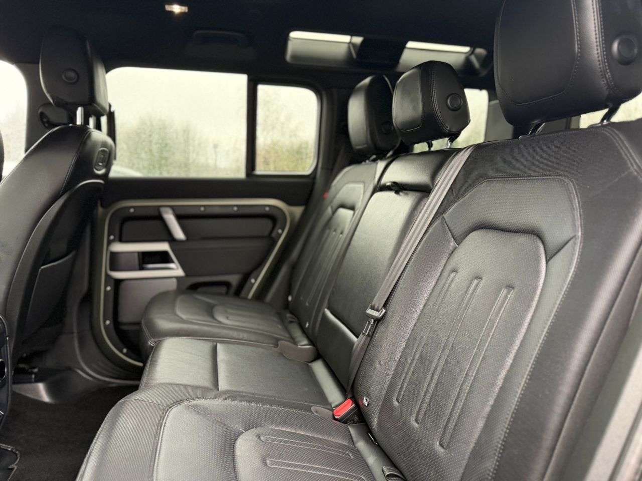 A 2021 LAND ROVER DEFENDER 2.0 P400e 15.4kWh X-Dynamic SE SUV 5dr Petrol Plug-in Hybrid Auto 4WD Euro A 2021 LAND ROVER DEFENDER 2.0 P400e 15.4kWh X-Dynamic SE SUV 5dr Petrol Plug-in Hybrid Auto 4WD Euro