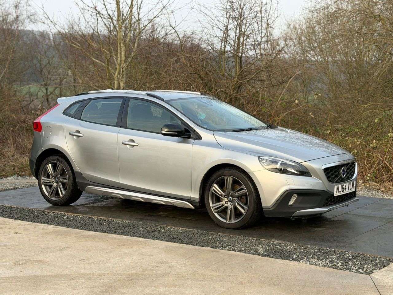 A 2014 VOLVO V40 CROSS COUNTRY 2.0 D3 Lux Nav Hatchback 5dr Diesel Manual Euro 5 (s/s) (150 ps) VOLVO RELI A 2014 VOLVO V40 CROSS COUNTRY 2.0 D3 Lux Nav Hatchback 5dr Diesel Manual Euro 5 (s/s) (150 ps) VOLVO RELI