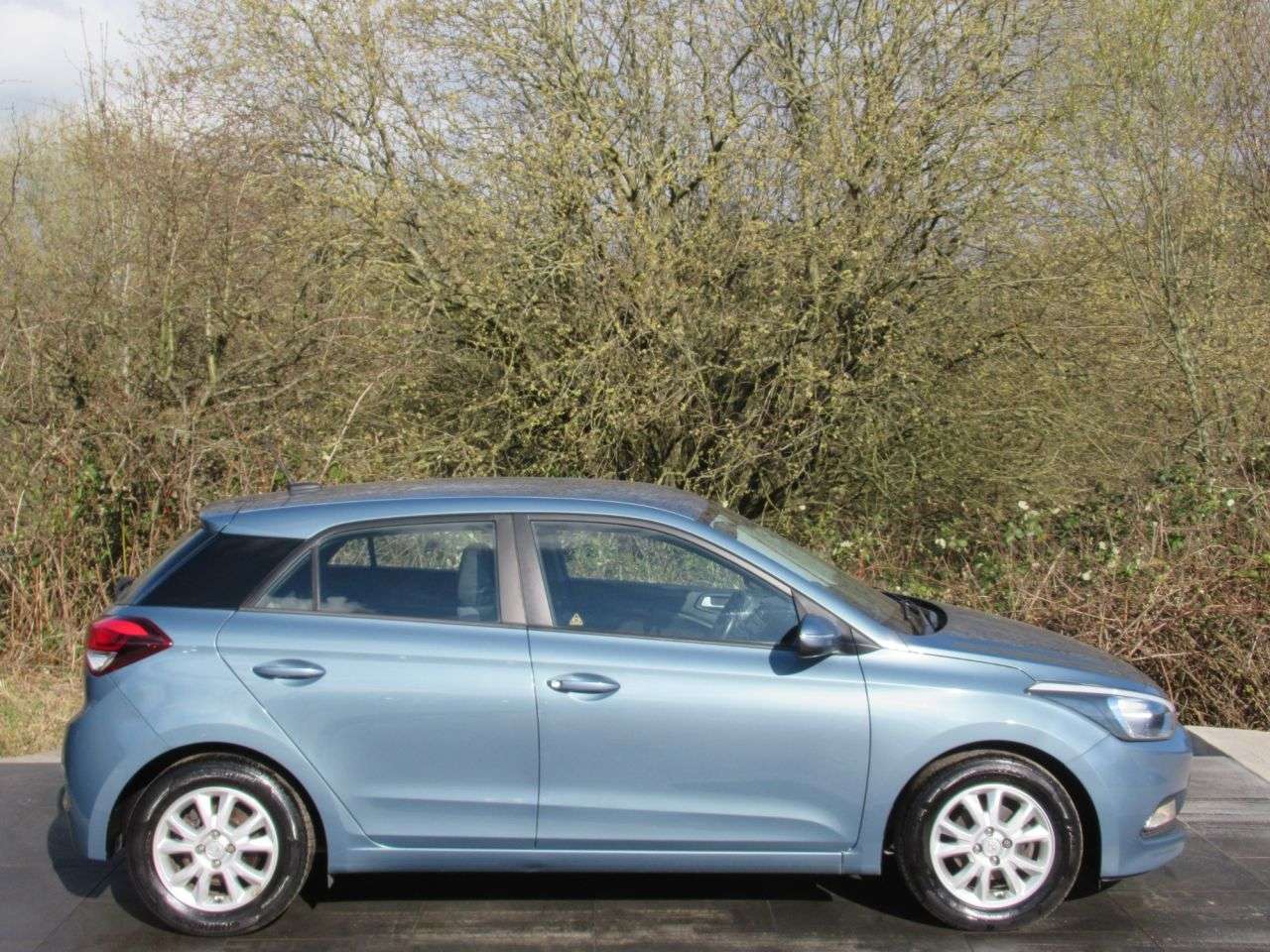 A 2017 HYUNDAI I20 1.2 SE Hatchback 5dr Petrol Manual Euro 6 (84 ps) BLUETOOTH LANE ASSIST A 2017 HYUNDAI I20 1.2 SE Hatchback 5dr Petrol Manual Euro 6 (84 ps) BLUETOOTH LANE ASSIST