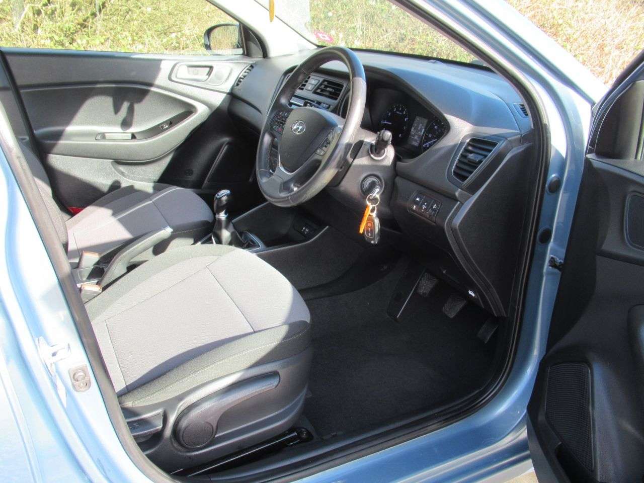 A 2017 HYUNDAI I20 1.2 SE Hatchback 5dr Petrol Manual Euro 6 (84 ps) BLUETOOTH LANE ASSIST A 2017 HYUNDAI I20 1.2 SE Hatchback 5dr Petrol Manual Euro 6 (84 ps) BLUETOOTH LANE ASSIST