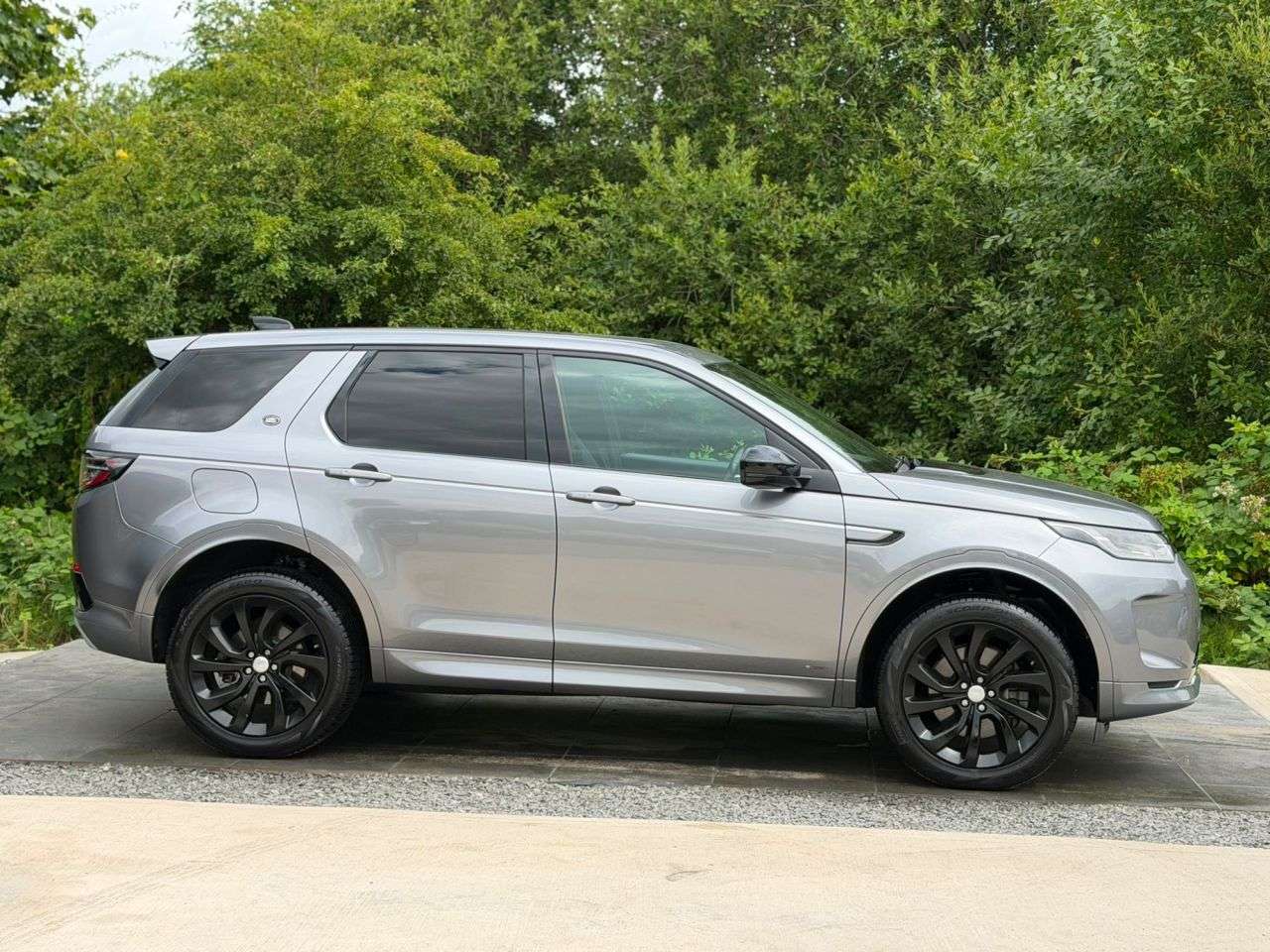 A 2019 LAND ROVER DISCOVERY SPORT 2.0 P250 MHEV R-Dynamic HSE SUV 5dr Petrol Auto 4WD Euro 6 (s/s) (250 ps) H A 2019 LAND ROVER DISCOVERY SPORT 2.0 P250 MHEV R-Dynamic HSE SUV 5dr Petrol Auto 4WD Euro 6 (s/s) (250 ps) H