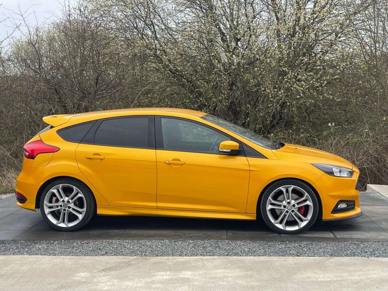 A 2017 FORD FOCUS 2.0T EcoBoost ST-2 Hatchback 5dr Petrol Manual Euro 6 (s/s) (250 ps) REAR C A 2017 FORD FOCUS 2.0T EcoBoost ST-2 Hatchback 5dr Petrol Manual Euro 6 (s/s) (250 ps) REAR C