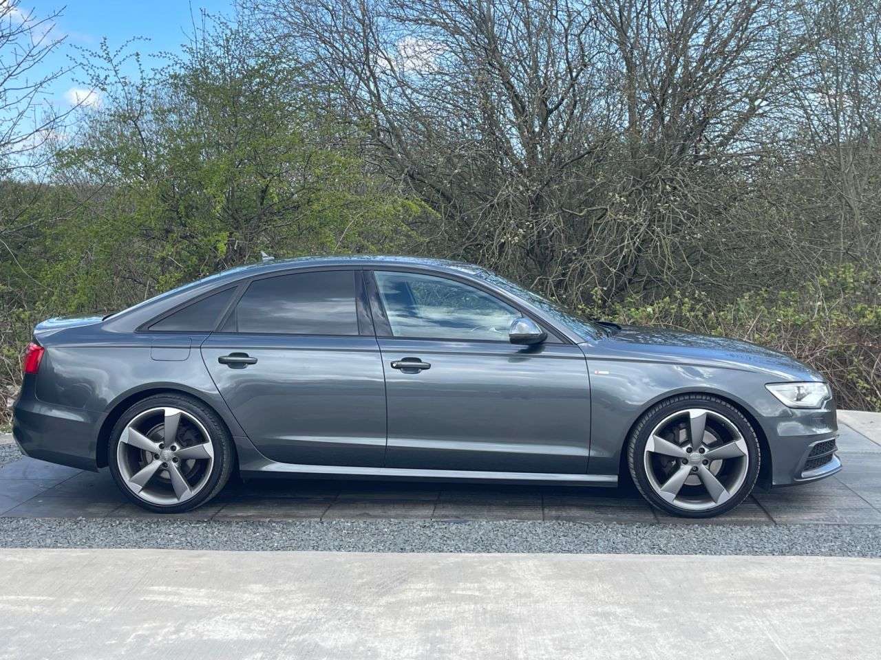 A 2014 AUDI A6 SALOON 2.0 TDI ultra Black Edition Saloon 4dr Diesel S Tronic Euro 6 (s/s) (190 ps A 2014 AUDI A6 SALOON 2.0 TDI ultra Black Edition Saloon 4dr Diesel S Tronic Euro 6 (s/s) (190 ps