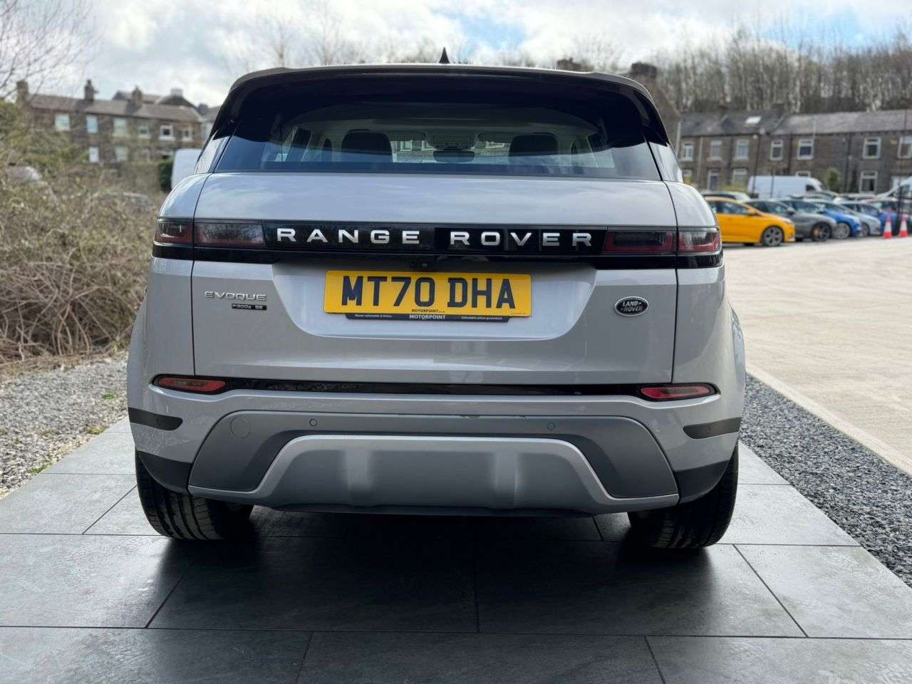 A 2020 LAND ROVER RANGE ROVER EVOQUE 1.5 P300e 12.2kWh SE SUV 5dr Petrol Plug-in Hybrid Auto 4WD Euro 6 (s/s) (3 A 2020 LAND ROVER RANGE ROVER EVOQUE 1.5 P300e 12.2kWh SE SUV 5dr Petrol Plug-in Hybrid Auto 4WD Euro 6 (s/s) (3