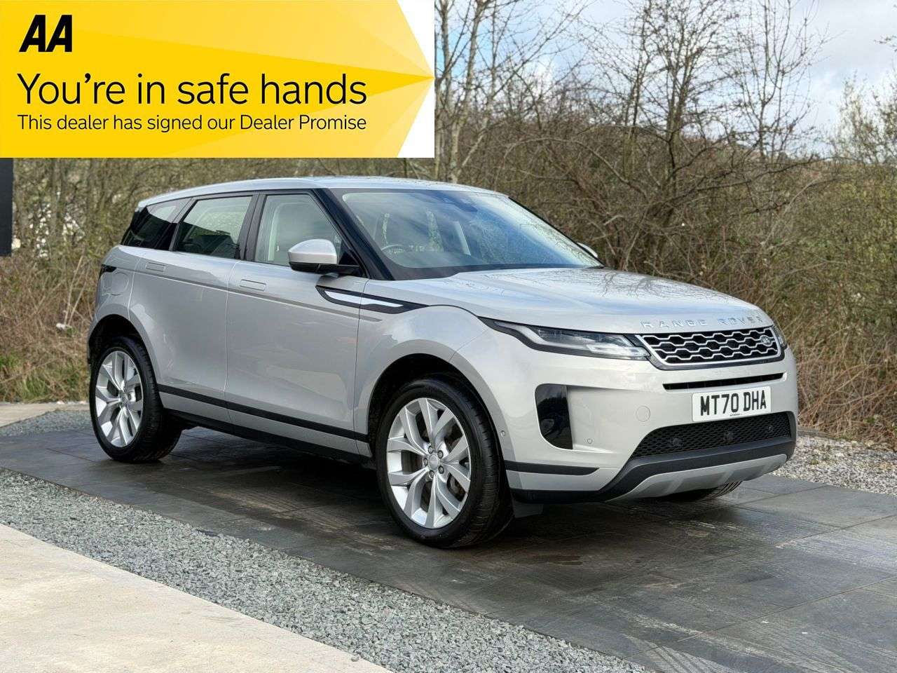 A 2020 LAND ROVER RANGE ROVER EVOQUE 1.5 P300e 12.2kWh SE SUV 5dr Petrol Plug-in Hybrid Auto 4WD Euro 6 (s/s) (3 A 2020 LAND ROVER RANGE ROVER EVOQUE 1.5 P300e 12.2kWh SE SUV 5dr Petrol Plug-in Hybrid Auto 4WD Euro 6 (s/s) (3