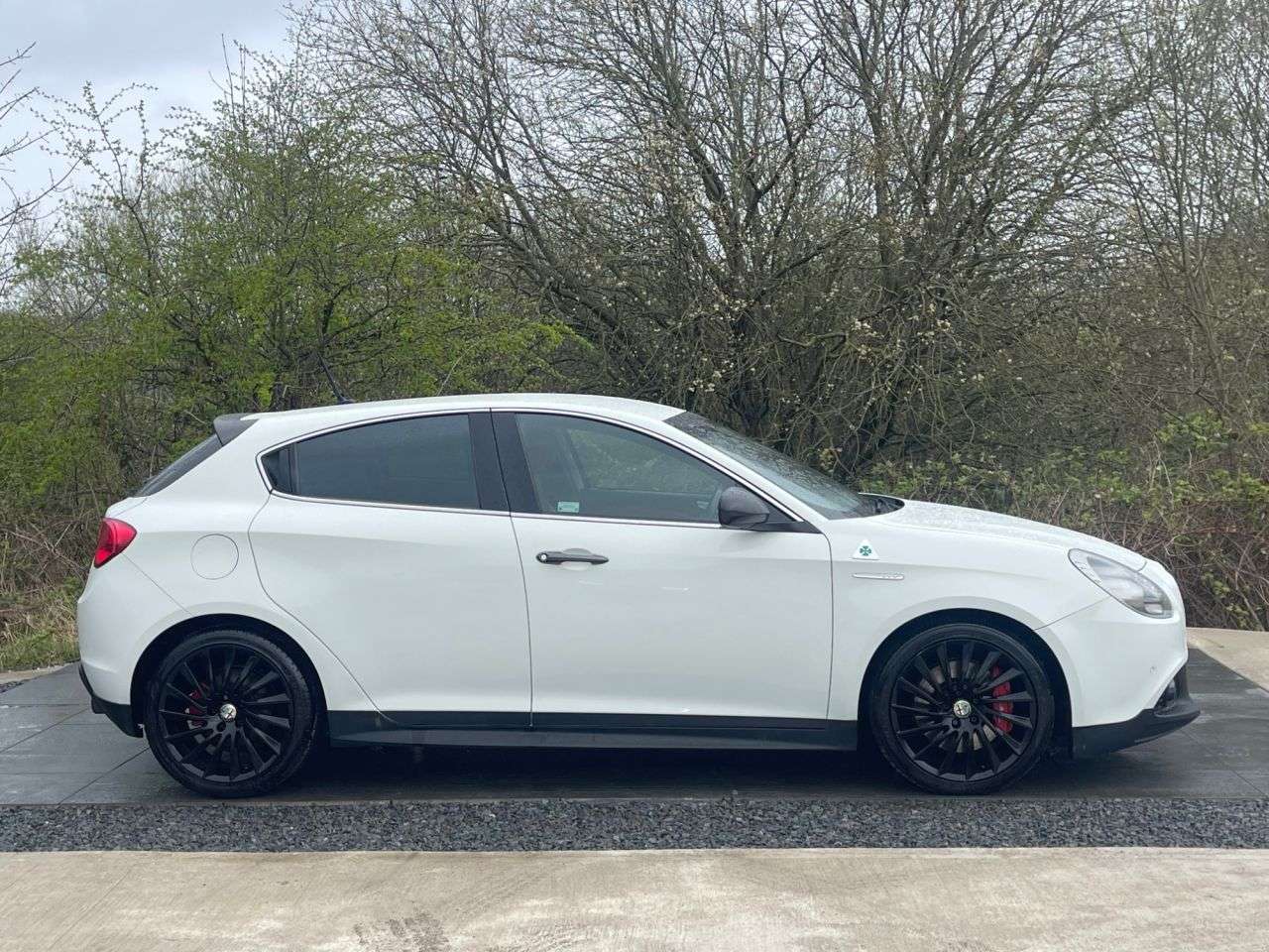 A 2015 ALFA ROMEO GIULIETTA 1750 TBi Quadrifoglio Verde Hatchback 5dr Petrol TCT Euro 6 (s/s) (240 bhp) A 2015 ALFA ROMEO GIULIETTA 1750 TBi Quadrifoglio Verde Hatchback 5dr Petrol TCT Euro 6 (s/s) (240 bhp)