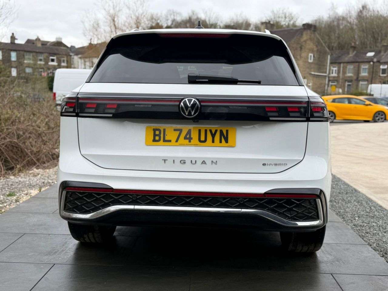 A 2024 VOLKSWAGEN TIGUAN 1.5 TSI eHybrid 19.7kWh R-Line SUV 5dr Petrol Plug-in Hybrid DSG Euro 6 (s/ A 2024 VOLKSWAGEN TIGUAN 1.5 TSI eHybrid 19.7kWh R-Line SUV 5dr Petrol Plug-in Hybrid DSG Euro 6 (s/