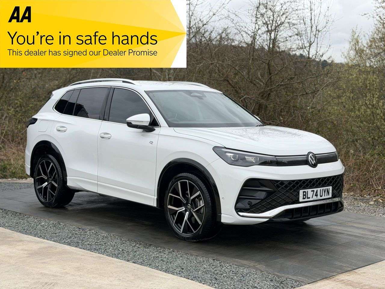 A 2024 VOLKSWAGEN TIGUAN 1.5 TSI eHybrid 19.7kWh R-Line SUV 5dr Petrol Plug-in Hybrid DSG Euro 6 (s/ A 2024 VOLKSWAGEN TIGUAN 1.5 TSI eHybrid 19.7kWh R-Line SUV 5dr Petrol Plug-in Hybrid DSG Euro 6 (s/