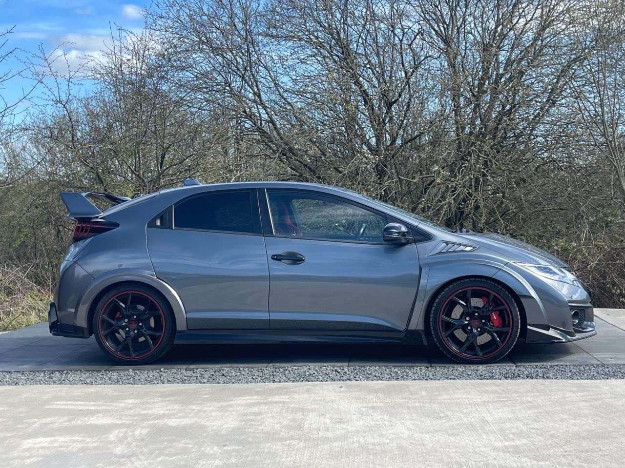 A 2016 HONDA CIVIC 2.0 i-VTEC Type R GT Hatchback 5dr Petrol Manual Euro 6 (s/s) (310 ps) EXCE A 2016 HONDA CIVIC 2.0 i-VTEC Type R GT Hatchback 5dr Petrol Manual Euro 6 (s/s) (310 ps) EXCE