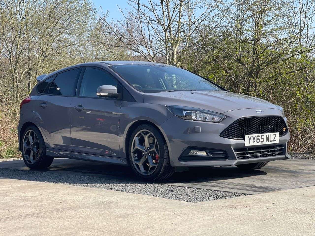 A 2015 FORD FOCUS 2.0T EcoBoost ST-3 Hatchback 5dr Petrol Manual Euro 6 (s/s) (250 ps) A 2015 FORD FOCUS 2.0T EcoBoost ST-3 Hatchback 5dr Petrol Manual Euro 6 (s/s) (250 ps)