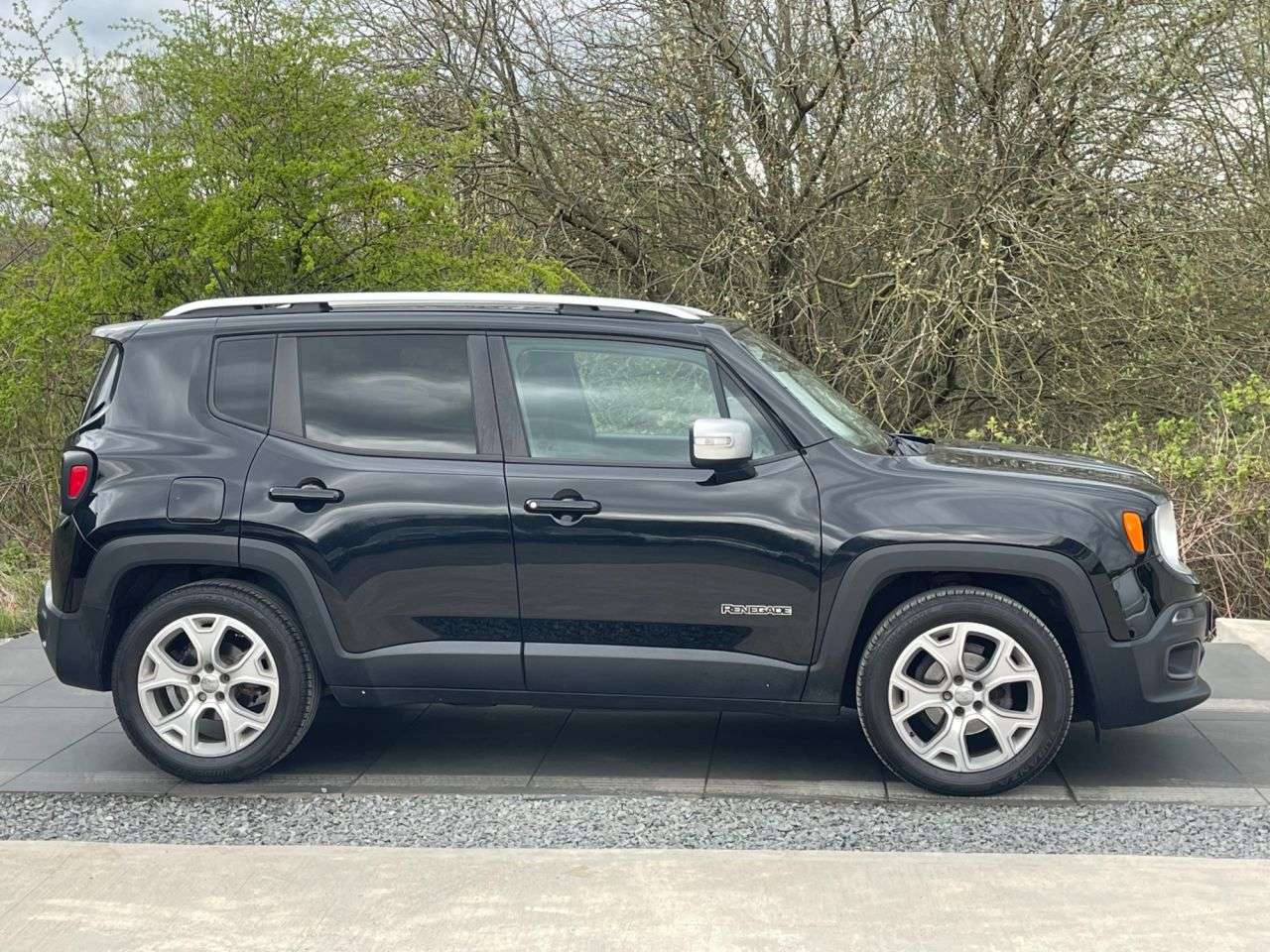 A 2015 JEEP RENEGADE 1.6 MultiJetII Limited SUV 5dr Diesel Manual Euro 5 (s/s) (120 ps) EXCELLEN A 2015 JEEP RENEGADE 1.6 MultiJetII Limited SUV 5dr Diesel Manual Euro 5 (s/s) (120 ps) EXCELLEN