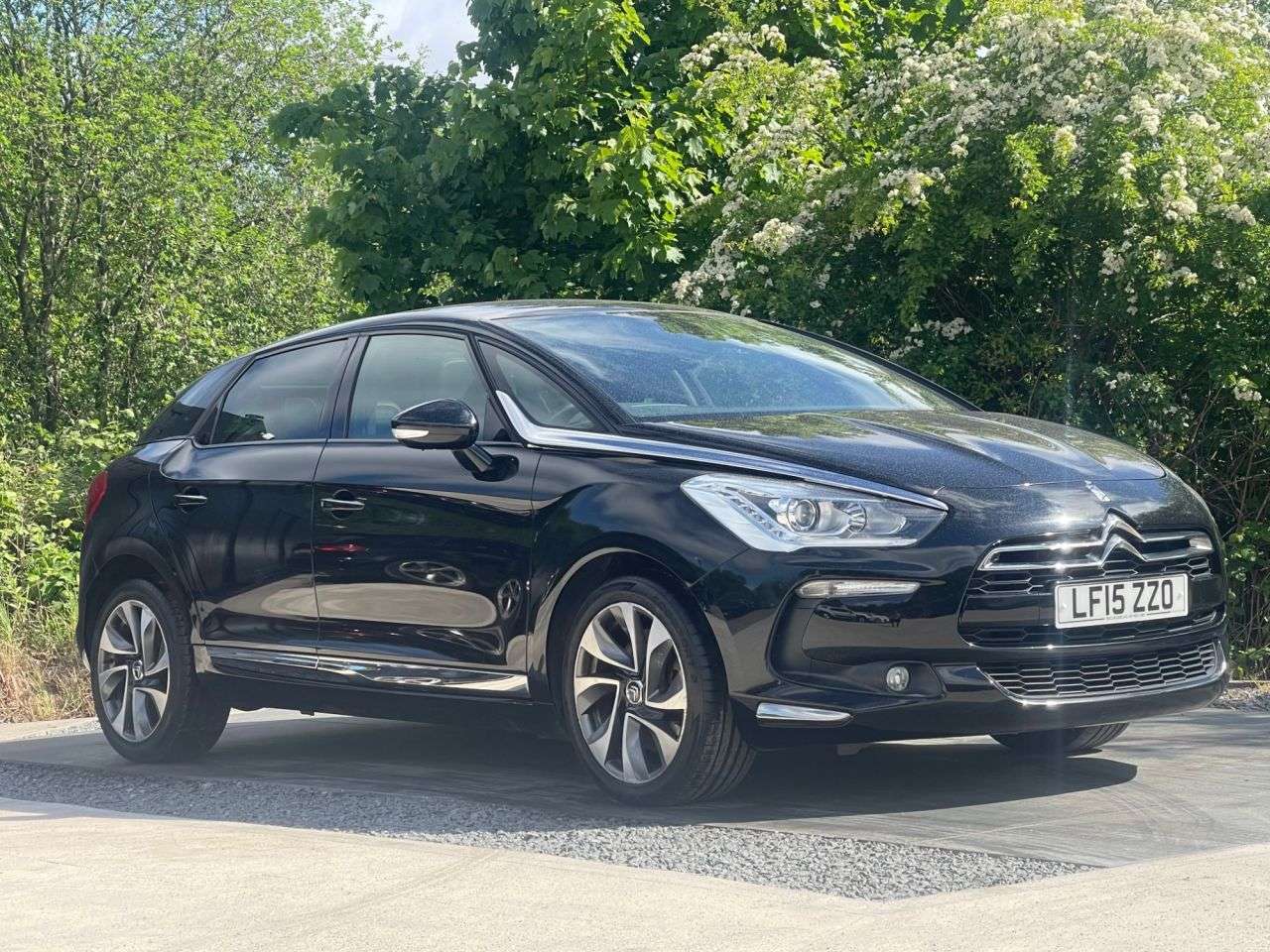A 2015 CITROEN DS5 2.0 HDi DStyle Hatchback 5dr Diesel Manual Euro 5 (160 ps) 6 MONTHS WARRANT A 2015 CITROEN DS5 2.0 HDi DStyle Hatchback 5dr Diesel Manual Euro 5 (160 ps) 6 MONTHS WARRANT