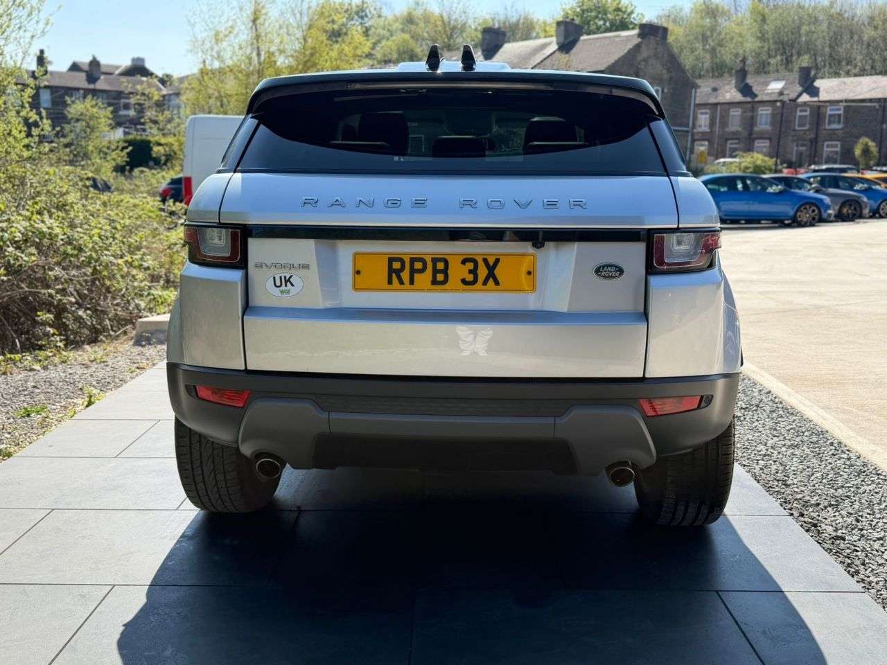 A 2018 LAND ROVER RANGE ROVER EVOQUE 2.0 TD4 SE Tech SUV 5dr Diesel Auto 4WD Euro 6 (s/s) (180 ps) 6 MONTHS WARR A 2018 LAND ROVER RANGE ROVER EVOQUE 2.0 TD4 SE Tech SUV 5dr Diesel Auto 4WD Euro 6 (s/s) (180 ps) 6 MONTHS WARR
