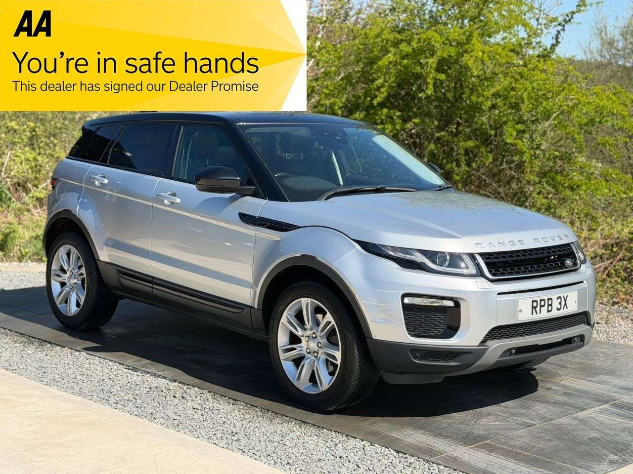 A 2018 LAND ROVER RANGE ROVER EVOQUE 2.0 TD4 SE Tech SUV 5dr Diesel Auto 4WD Euro 6 (s/s) (180 ps) 6 MONTHS WARR A 2018 LAND ROVER RANGE ROVER EVOQUE 2.0 TD4 SE Tech SUV 5dr Diesel Auto 4WD Euro 6 (s/s) (180 ps) 6 MONTHS WARR