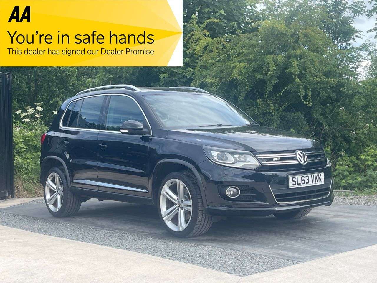 A 2013 VOLKSWAGEN TIGUAN 2.0 TDI BlueMotion Tech R-Line SUV 5dr Diesel Manual 4WD Euro 5 (s/s) (140 A 2013 VOLKSWAGEN TIGUAN 2.0 TDI BlueMotion Tech R-Line SUV 5dr Diesel Manual 4WD Euro 5 (s/s) (140