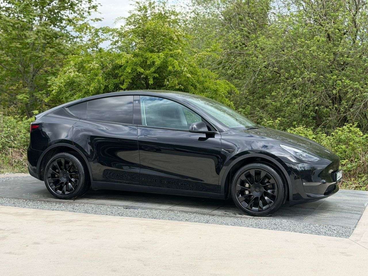 A 2022 TESLA MODEL Y (Dual Motor) Long Range SUV 5dr Electric Auto 4WDE (384 bhp) WELL MAINTAINE A 2022 TESLA MODEL Y (Dual Motor) Long Range SUV 5dr Electric Auto 4WDE (384 bhp) WELL MAINTAINE