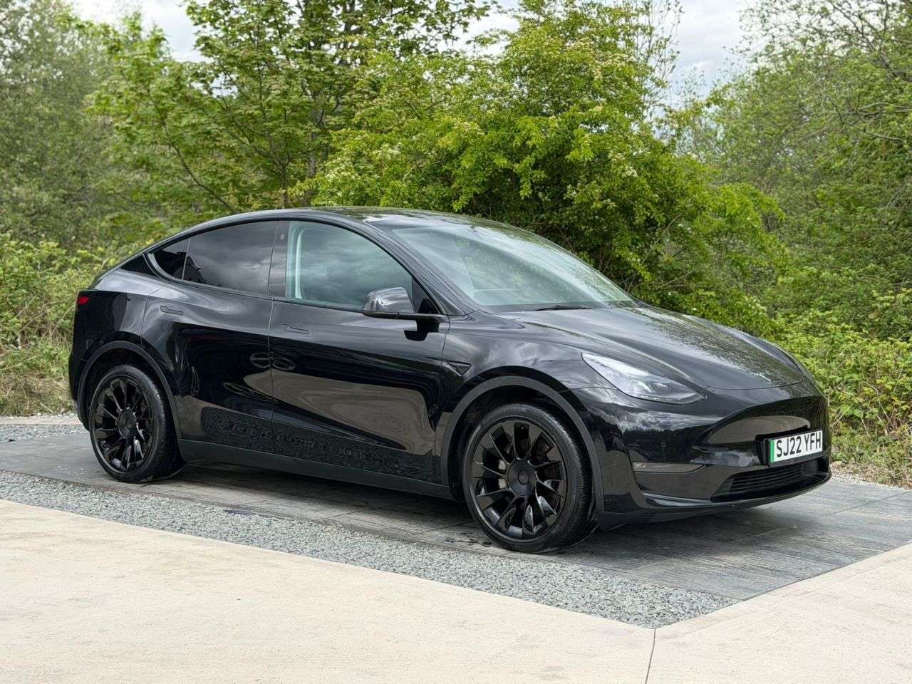A 2022 TESLA MODEL Y (Dual Motor) Long Range SUV 5dr Electric Auto 4WDE (384 bhp) WELL MAINTAINE A 2022 TESLA MODEL Y (Dual Motor) Long Range SUV 5dr Electric Auto 4WDE (384 bhp) WELL MAINTAINE