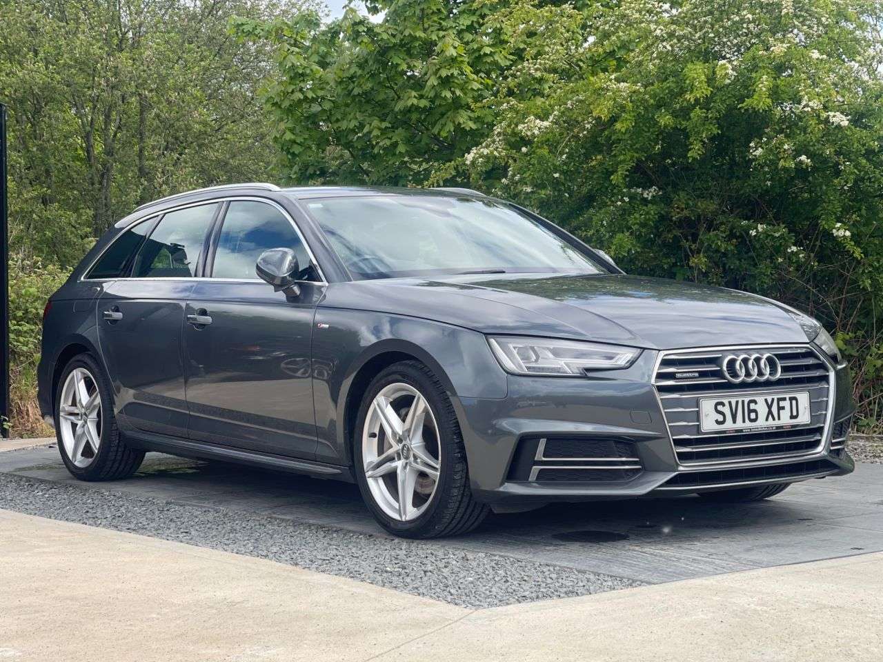 A 2016 AUDI A4 AVANT 2.0 TDI S line Estate 5dr Diesel S Tronic quattro Euro 6 (s/s) (190 ps) ELE A 2016 AUDI A4 AVANT 2.0 TDI S line Estate 5dr Diesel S Tronic quattro Euro 6 (s/s) (190 ps) ELE