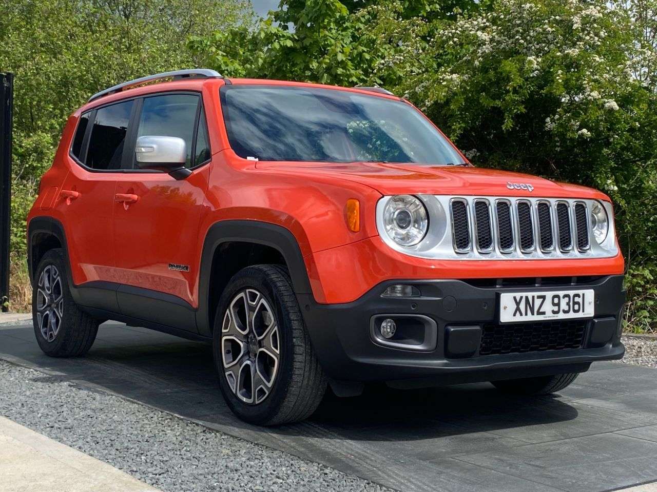 A 2016 JEEP RENEGADE 2.0 MultiJetII Limited SUV 5dr Diesel Auto 4WD Euro 6 (s/s) (140 ps) MASSIV A 2016 JEEP RENEGADE 2.0 MultiJetII Limited SUV 5dr Diesel Auto 4WD Euro 6 (s/s) (140 ps) MASSIV
