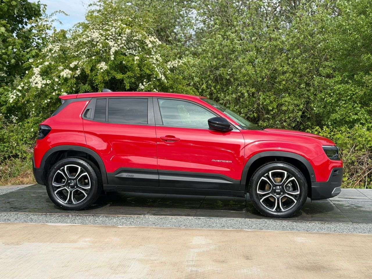 A 2024 JEEP AVENGER 54kWh Summit SUV 5dr Electric Auto (156 ps) HEATED SEATS DAB PARKING SENSOR A 2024 JEEP AVENGER 54kWh Summit SUV 5dr Electric Auto (156 ps) HEATED SEATS DAB PARKING SENSOR