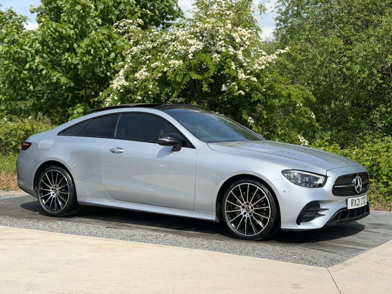 A 2021 MERCEDES-BENZ E-CLASS 2.0 E220d AMG Line Night Edition (Premium Plus) Coupe 2dr Diesel G-Tronic+ A 2021 MERCEDES-BENZ E-CLASS 2.0 E220d AMG Line Night Edition (Premium Plus) Coupe 2dr Diesel G-Tronic+
