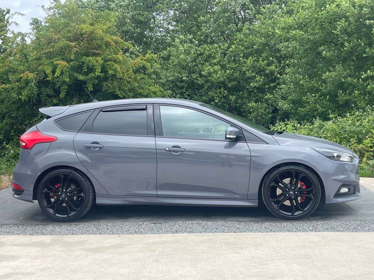 A 2018 FORD FOCUS 2.0T EcoBoost ST-3 Hatchback 5dr Petrol Manual Euro 6 (s/s) (250 ps) REAR S A 2018 FORD FOCUS 2.0T EcoBoost ST-3 Hatchback 5dr Petrol Manual Euro 6 (s/s) (250 ps) REAR S