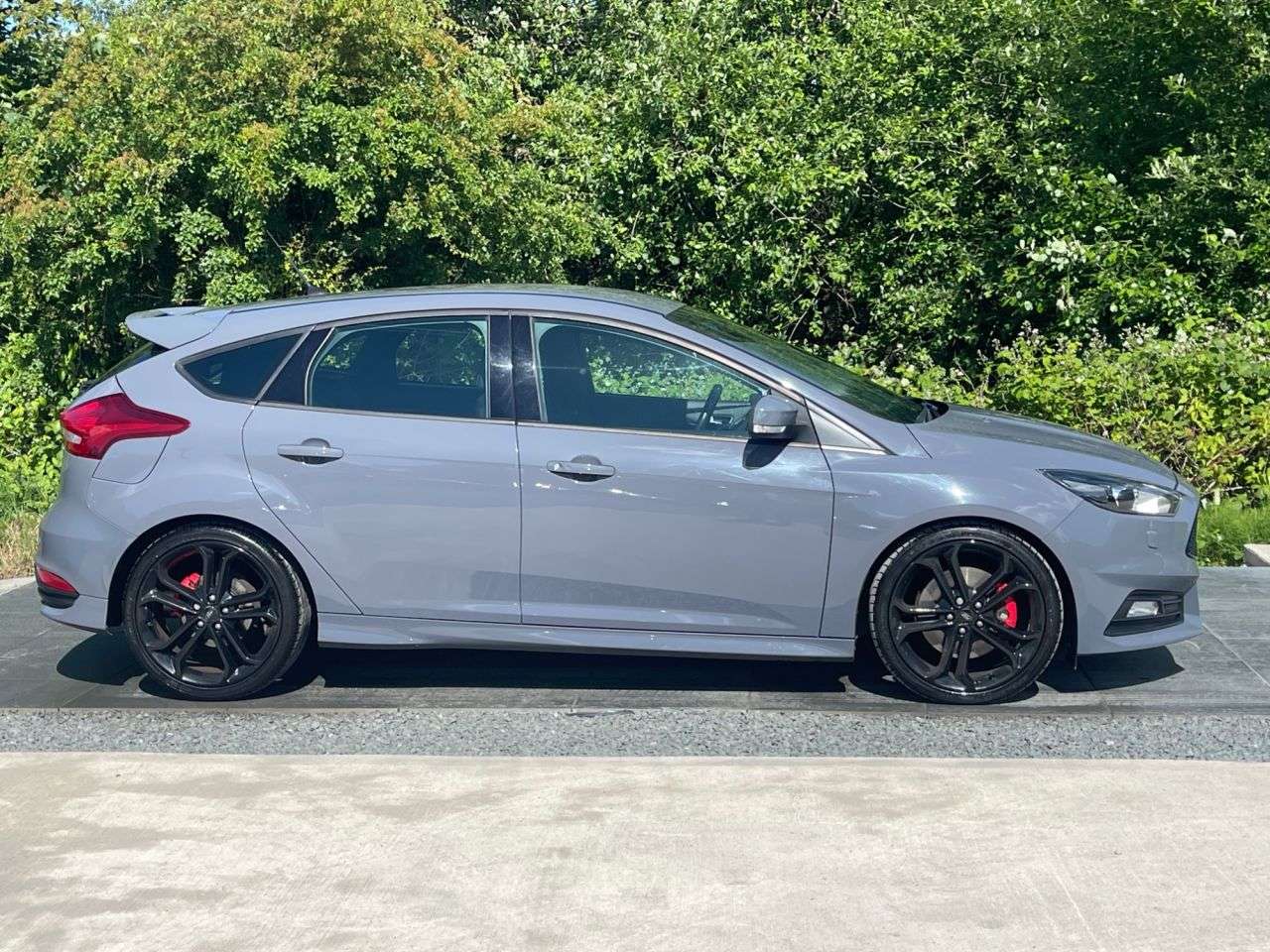 A 2016 FORD FOCUS 2.0T EcoBoost ST-3 Hatchback 5dr Petrol Manual Euro 6 (s/s) (250 ps) WELL M A 2016 FORD FOCUS 2.0T EcoBoost ST-3 Hatchback 5dr Petrol Manual Euro 6 (s/s) (250 ps) WELL M