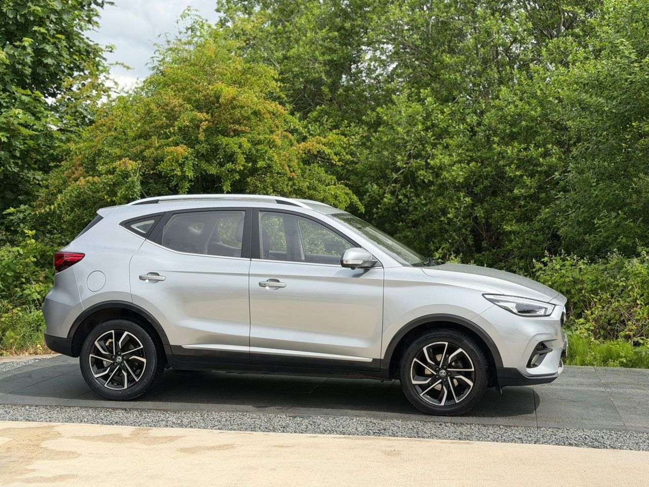 A 2022 MG MG ZS 1.0 T-GDI Exclusive SUV 5dr Petrol Auto Euro 6 (111 ps) HEATED SEATS SAT NA A 2022 MG MG ZS 1.0 T-GDI Exclusive SUV 5dr Petrol Auto Euro 6 (111 ps) HEATED SEATS SAT NA