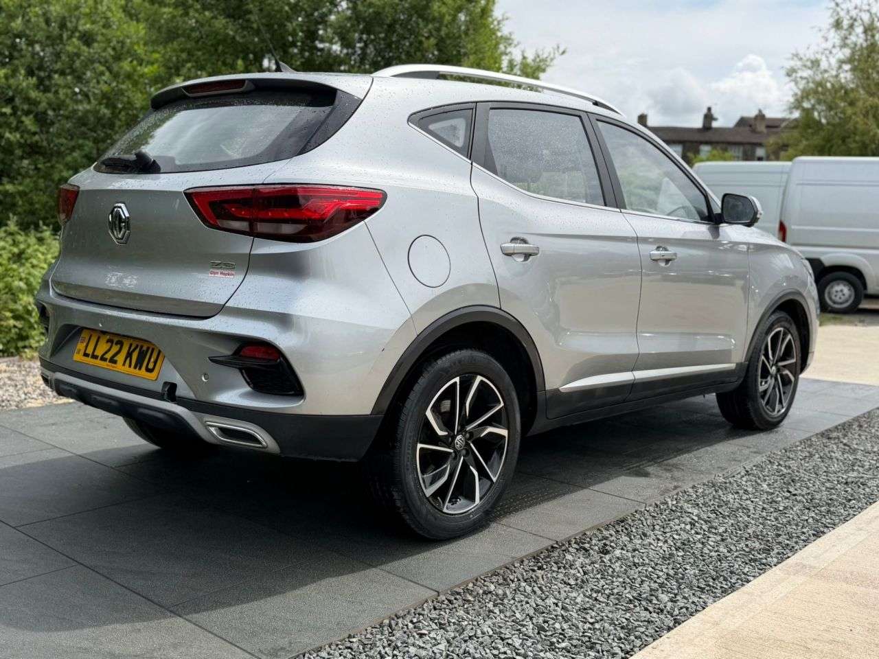 A 2022 MG MG ZS 1.0 T-GDI Exclusive SUV 5dr Petrol Auto Euro 6 (111 ps) HEATED SEATS SAT NA A 2022 MG MG ZS 1.0 T-GDI Exclusive SUV 5dr Petrol Auto Euro 6 (111 ps) HEATED SEATS SAT NA