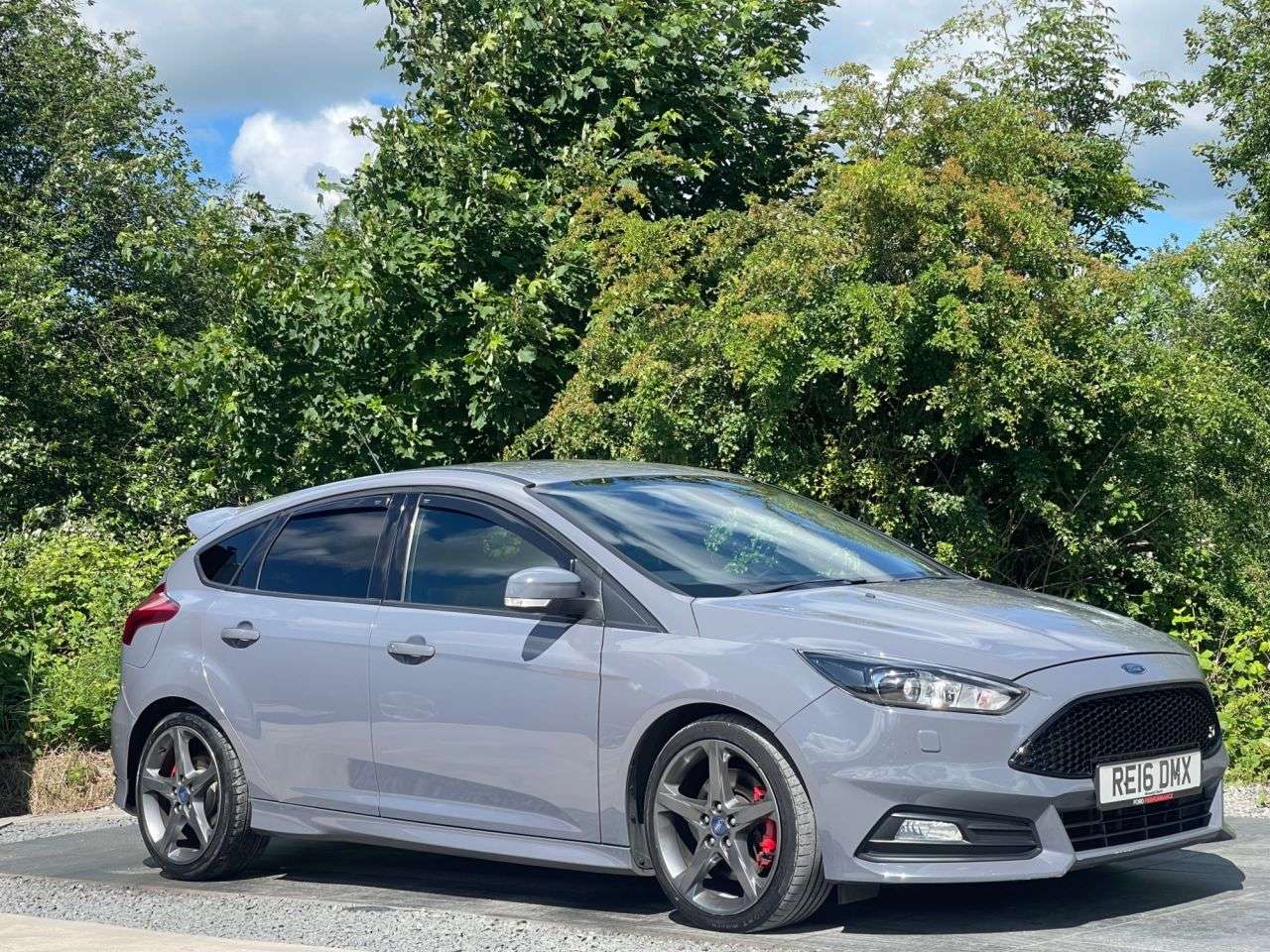 A 2016 FORD FOCUS 2.0T EcoBoost ST-3 Hatchback 5dr Petrol Manual Euro 6 (s/s) (250 ps) WELL M A 2016 FORD FOCUS 2.0T EcoBoost ST-3 Hatchback 5dr Petrol Manual Euro 6 (s/s) (250 ps) WELL M
