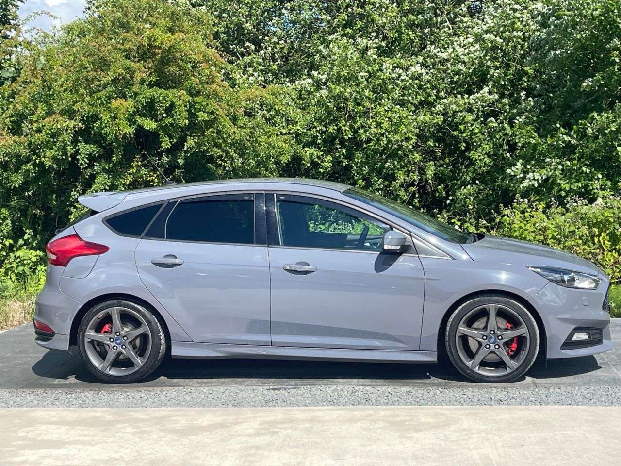 A 2016 FORD FOCUS 2.0T EcoBoost ST-3 Hatchback 5dr Petrol Manual Euro 6 (s/s) (250 ps) WELL M A 2016 FORD FOCUS 2.0T EcoBoost ST-3 Hatchback 5dr Petrol Manual Euro 6 (s/s) (250 ps) WELL M