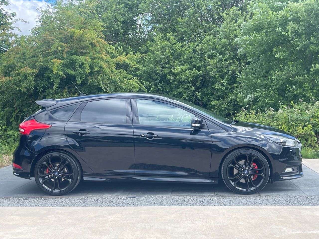 A 2016 FORD FOCUS 2.0T EcoBoost ST-3 Hatchback 5dr Petrol Manual Euro 6 (s/s) (250 ps) WELL M A 2016 FORD FOCUS 2.0T EcoBoost ST-3 Hatchback 5dr Petrol Manual Euro 6 (s/s) (250 ps) WELL M