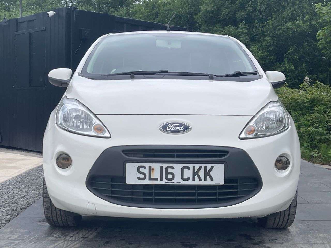 A 2016 FORD KA 1.2 Zetec White Edition Hatchback 3dr Petrol Manual Euro 6 (s/s) (69 ps) WE A 2016 FORD KA 1.2 Zetec White Edition Hatchback 3dr Petrol Manual Euro 6 (s/s) (69 ps) WE