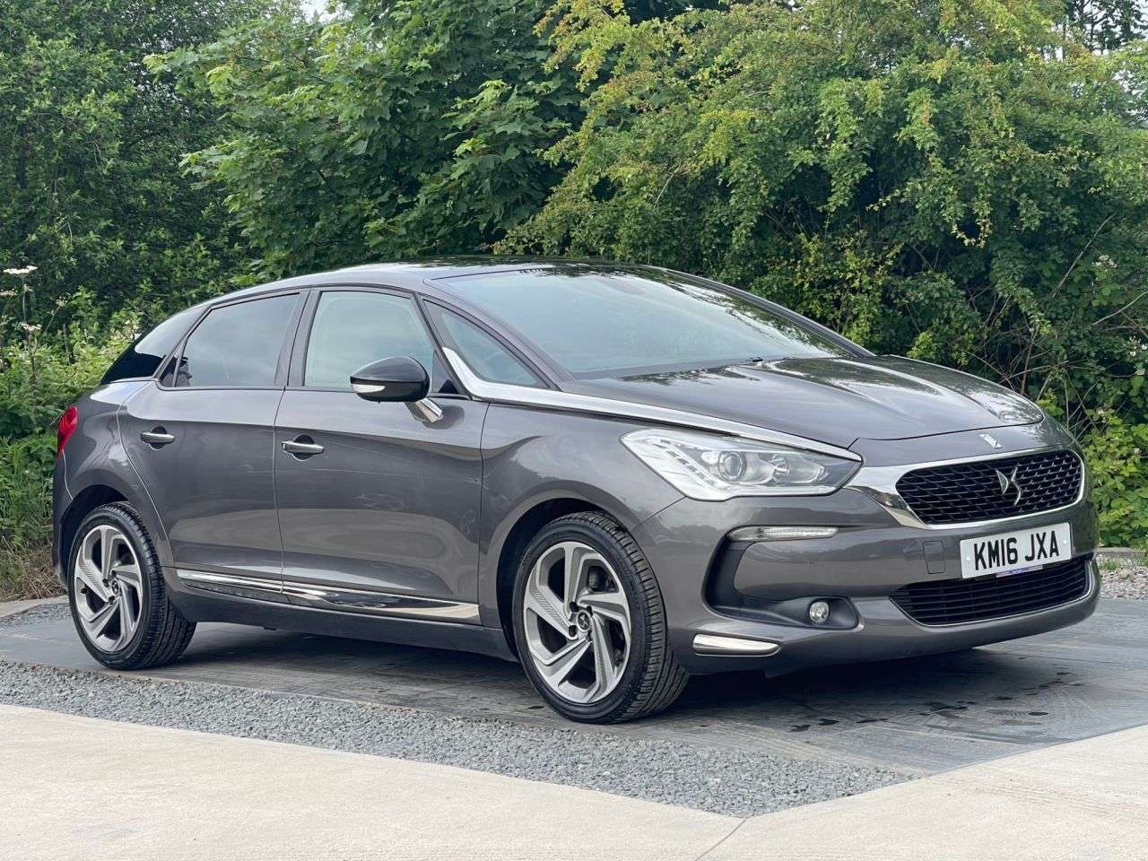 A 2016 DS AUTOMOBILES DS 5 2.0 BlueHDi Elegance Hatchback 5dr Diesel Manual Euro 6 (s/s) (150 ps) 60 + A 2016 DS AUTOMOBILES DS 5 2.0 BlueHDi Elegance Hatchback 5dr Diesel Manual Euro 6 (s/s) (150 ps) 60 +