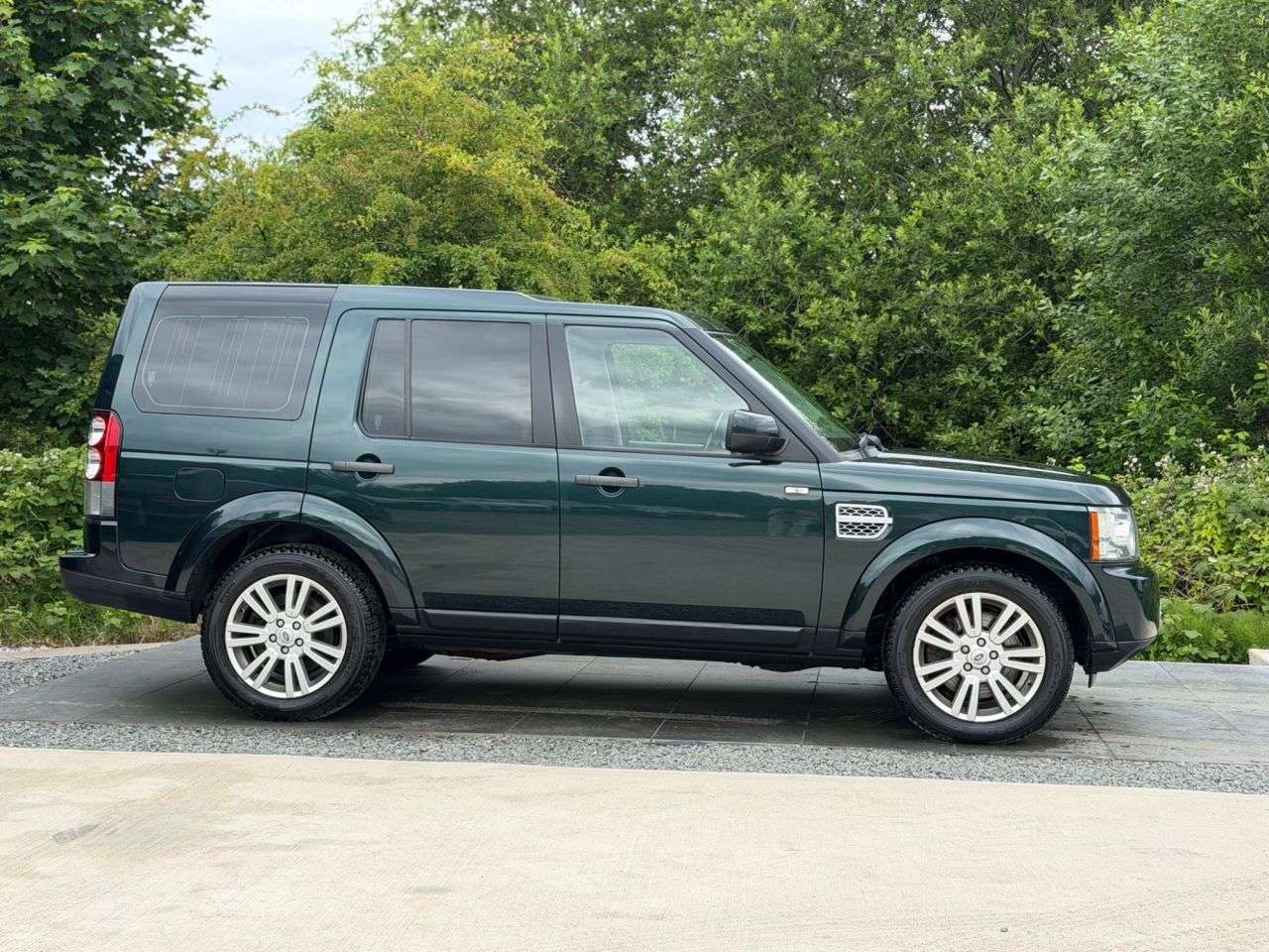 A 2012 LAND ROVER DISCOVERY 4 3.0 SD V6 GS SUV 5dr Diesel Auto 4WD Euro 5 (255 bhp) WELL MAINTAINED A 2012 LAND ROVER DISCOVERY 4 3.0 SD V6 GS SUV 5dr Diesel Auto 4WD Euro 5 (255 bhp) WELL MAINTAINED