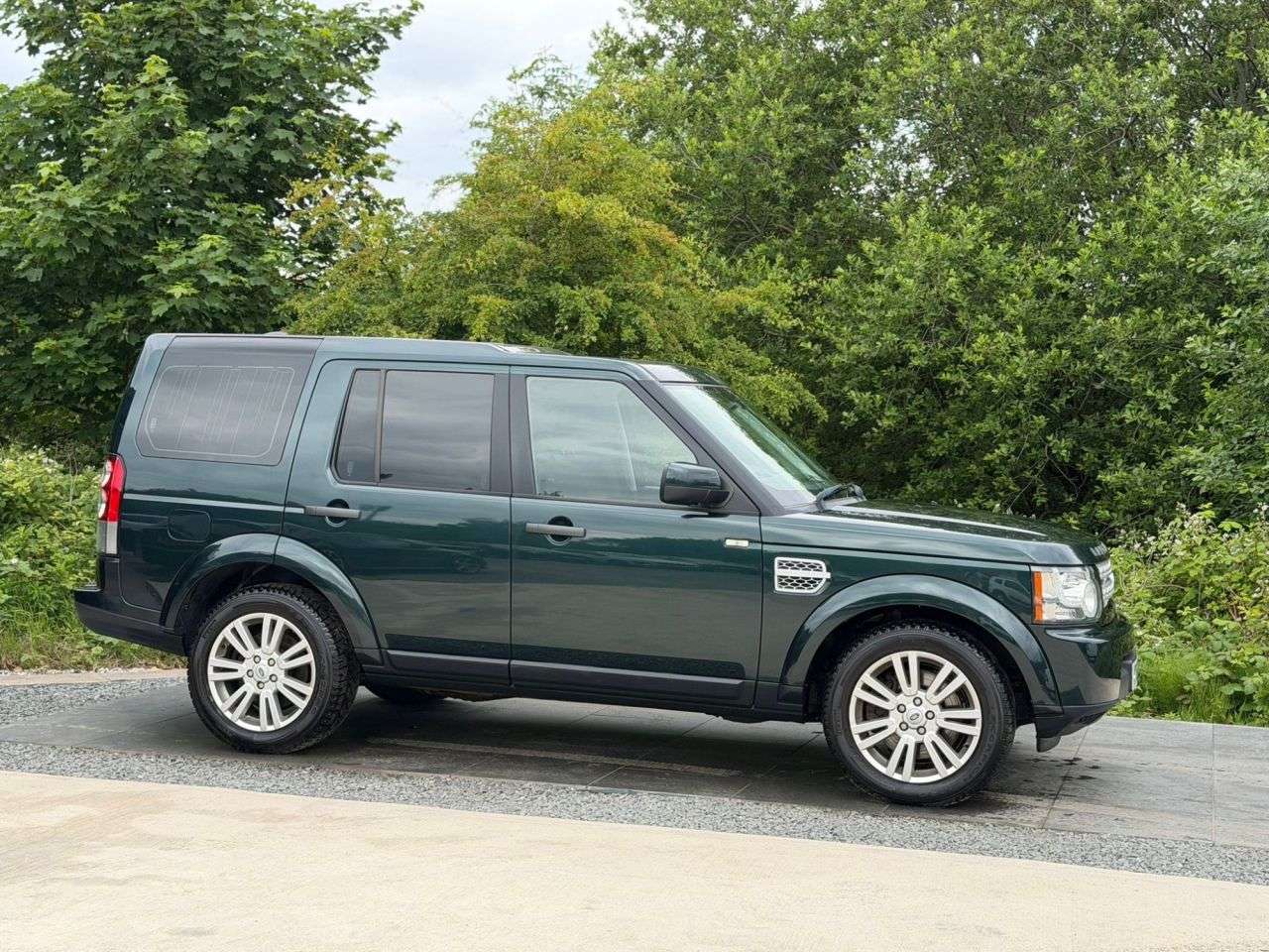 A 2012 LAND ROVER DISCOVERY 4 3.0 SD V6 GS SUV 5dr Diesel Auto 4WD Euro 5 (255 bhp) WELL MAINTAINED A 2012 LAND ROVER DISCOVERY 4 3.0 SD V6 GS SUV 5dr Diesel Auto 4WD Euro 5 (255 bhp) WELL MAINTAINED