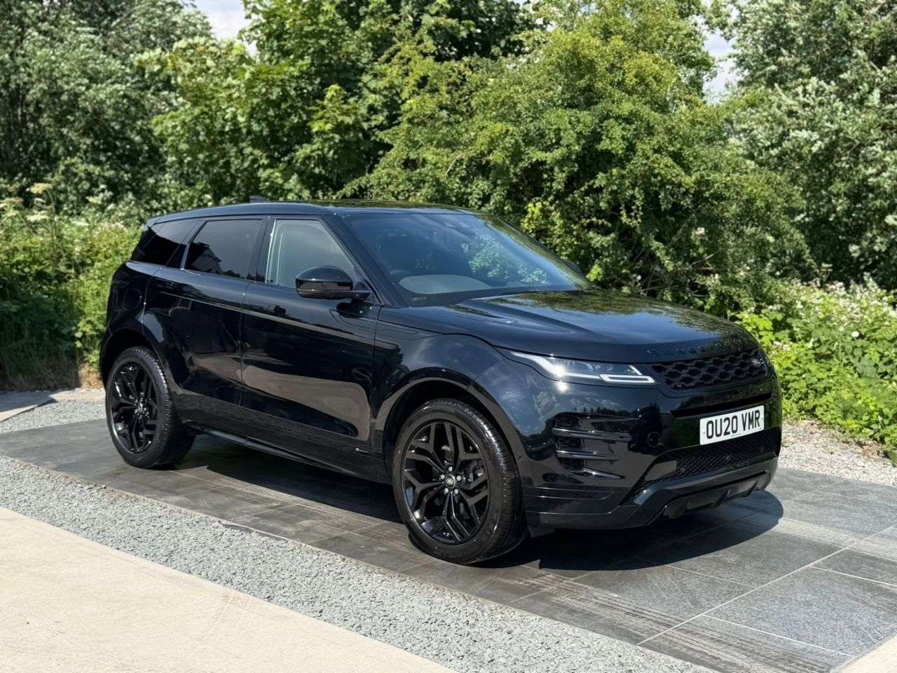 A 2020 LAND ROVER RANGE ROVER EVOQUE 2.0 P300 MHEV R-Dynamic HSE SUV 5dr Petrol Auto 4WD Euro 6 (s/s) (300 ps) S A 2020 LAND ROVER RANGE ROVER EVOQUE 2.0 P300 MHEV R-Dynamic HSE SUV 5dr Petrol Auto 4WD Euro 6 (s/s) (300 ps) S