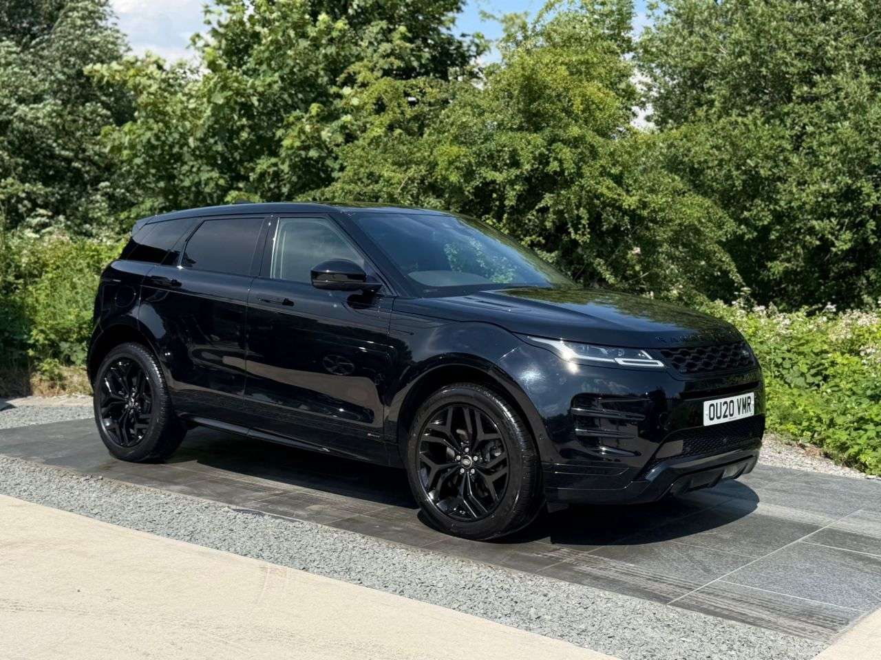 A 2020 LAND ROVER RANGE ROVER EVOQUE 2.0 P300 MHEV R-Dynamic HSE SUV 5dr Petrol Auto 4WD Euro 6 (s/s) (300 ps) S A 2020 LAND ROVER RANGE ROVER EVOQUE 2.0 P300 MHEV R-Dynamic HSE SUV 5dr Petrol Auto 4WD Euro 6 (s/s) (300 ps) S