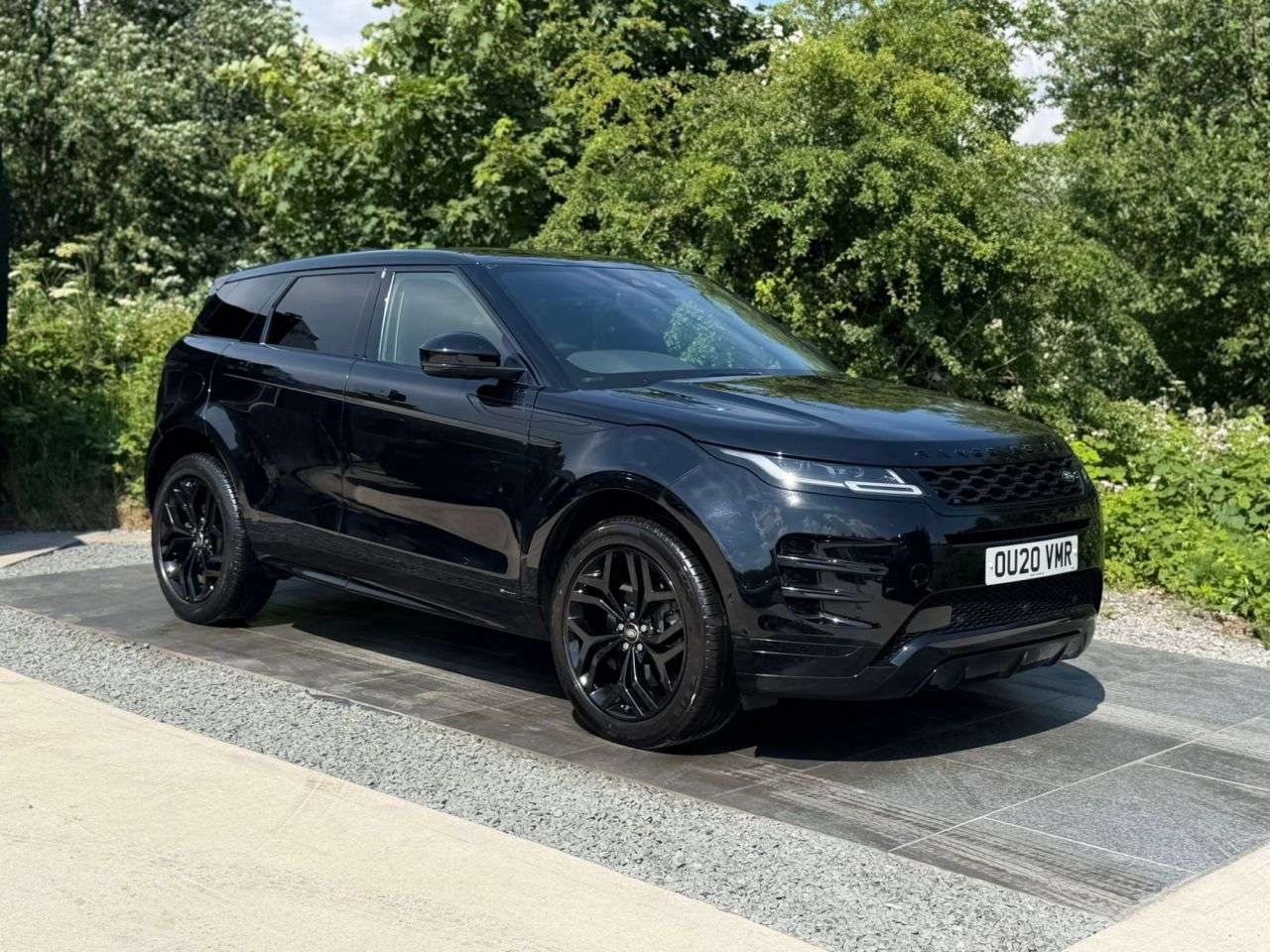 A 2020 LAND ROVER RANGE ROVER EVOQUE 2.0 P300 MHEV R-Dynamic HSE SUV 5dr Petrol Auto 4WD Euro 6 (s/s) (300 ps) S A 2020 LAND ROVER RANGE ROVER EVOQUE 2.0 P300 MHEV R-Dynamic HSE SUV 5dr Petrol Auto 4WD Euro 6 (s/s) (300 ps) S