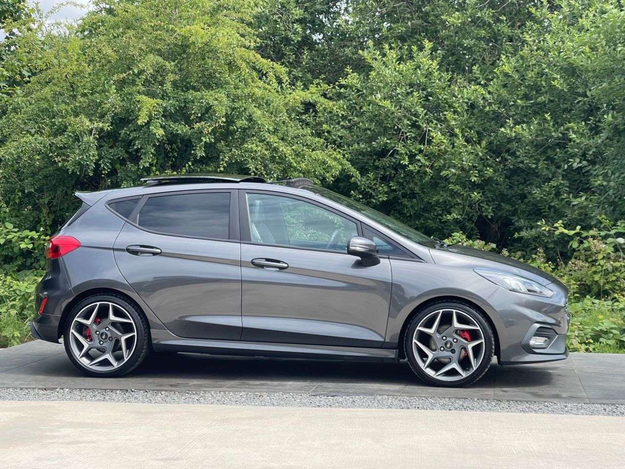 A 2020 FORD FIESTA 1.5T EcoBoost ST-3 Hatchback 5dr Petrol Manual Euro 6 (s/s) (200 ps) SLIDIN A 2020 FORD FIESTA 1.5T EcoBoost ST-3 Hatchback 5dr Petrol Manual Euro 6 (s/s) (200 ps) SLIDIN