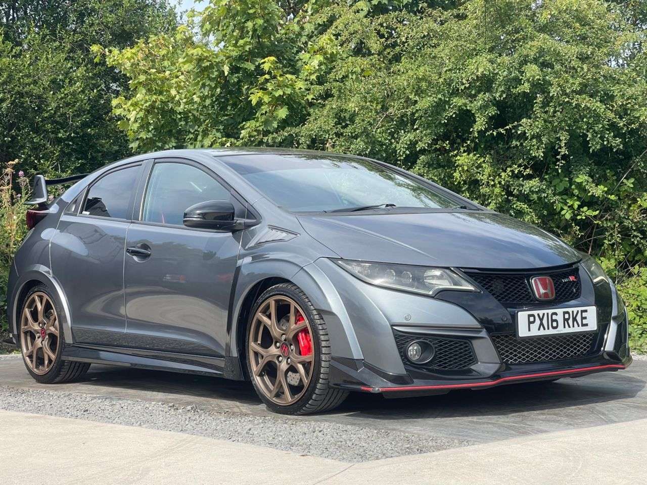 A 2016 HONDA CIVIC 2.0 i-VTEC Type R GT Hatchback 5dr Petrol Manual Euro 6 (s/s) (310 ps) TRAN A 2016 HONDA CIVIC 2.0 i-VTEC Type R GT Hatchback 5dr Petrol Manual Euro 6 (s/s) (310 ps) TRAN