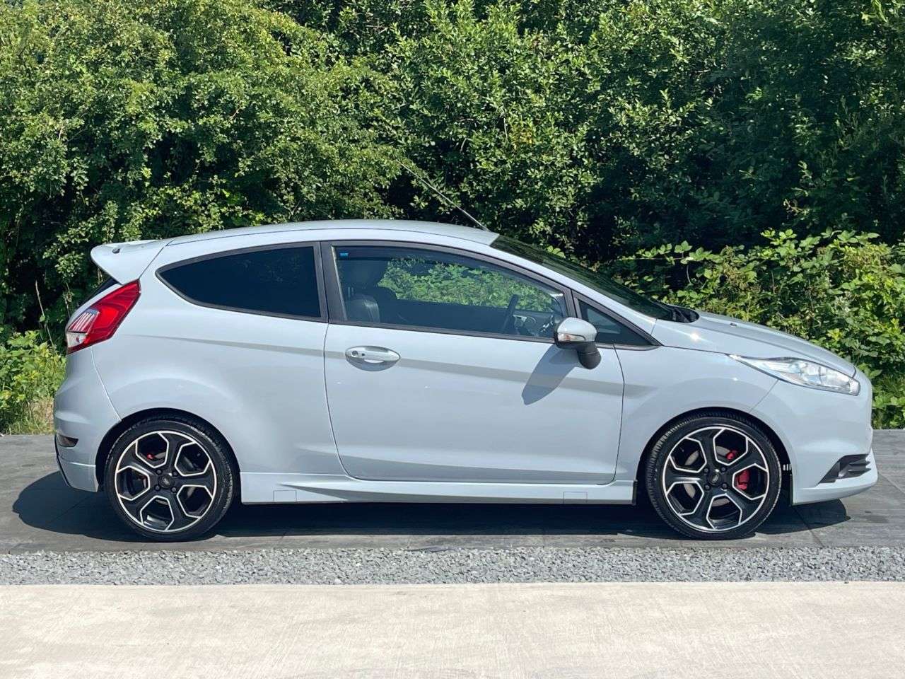 A 2017 FORD FIESTA 1.6T EcoBoost ST-200 Hatchback 3dr Petrol Manual Euro 6 (200 ps) 6 MONTHS W A 2017 FORD FIESTA 1.6T EcoBoost ST-200 Hatchback 3dr Petrol Manual Euro 6 (200 ps) 6 MONTHS W