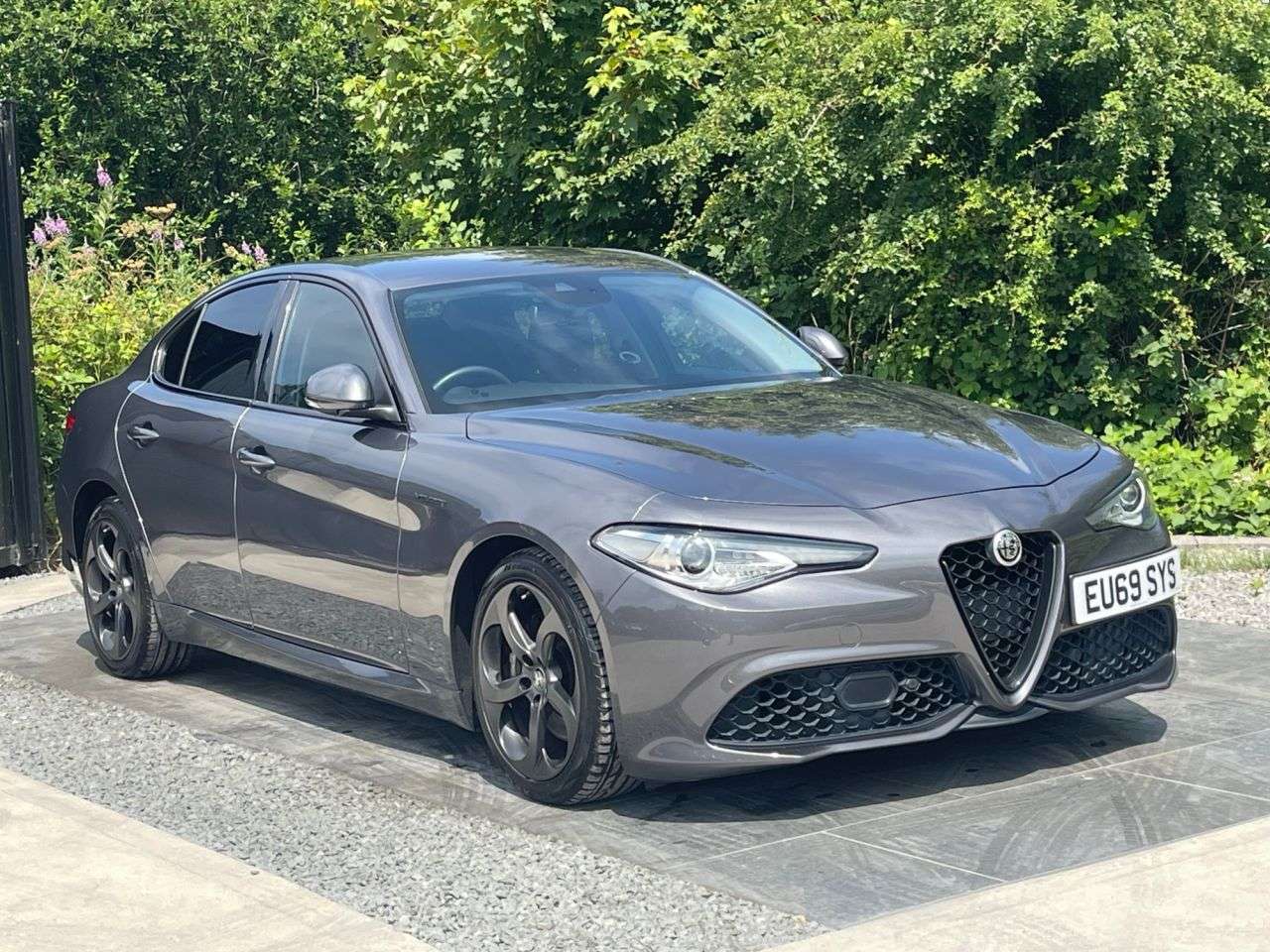 A 2019 ALFA ROMEO GIULIA 2.0T Veloce Saloon 4dr Petrol Auto Euro 6 (s/s) (280 ps) FRONT AND REAR SEN A 2019 ALFA ROMEO GIULIA 2.0T Veloce Saloon 4dr Petrol Auto Euro 6 (s/s) (280 ps) FRONT AND REAR SEN