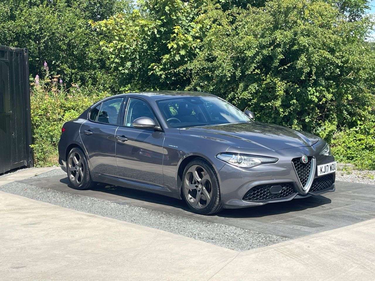 A 2017 ALFA ROMEO GIULIA 2.0T Veloce Saloon 4dr Petrol Auto Euro 6 (s/s) (280 ps) 6 MONTHS WARRANTY A 2017 ALFA ROMEO GIULIA 2.0T Veloce Saloon 4dr Petrol Auto Euro 6 (s/s) (280 ps) 6 MONTHS WARRANTY