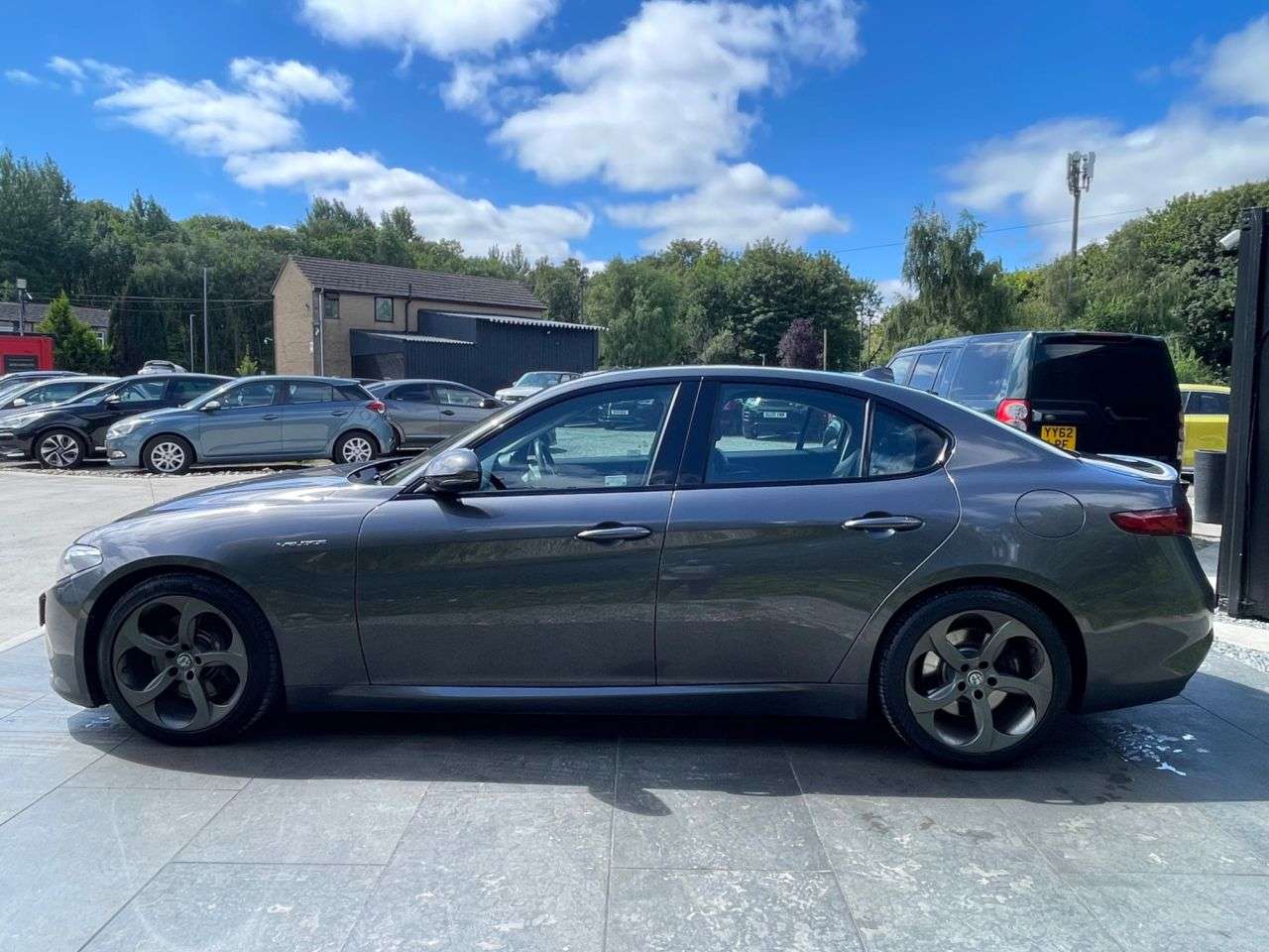 A 2017 ALFA ROMEO GIULIA 2.0T Veloce Saloon 4dr Petrol Auto Euro 6 (s/s) (280 ps) 6 MONTHS WARRANTY A 2017 ALFA ROMEO GIULIA 2.0T Veloce Saloon 4dr Petrol Auto Euro 6 (s/s) (280 ps) 6 MONTHS WARRANTY