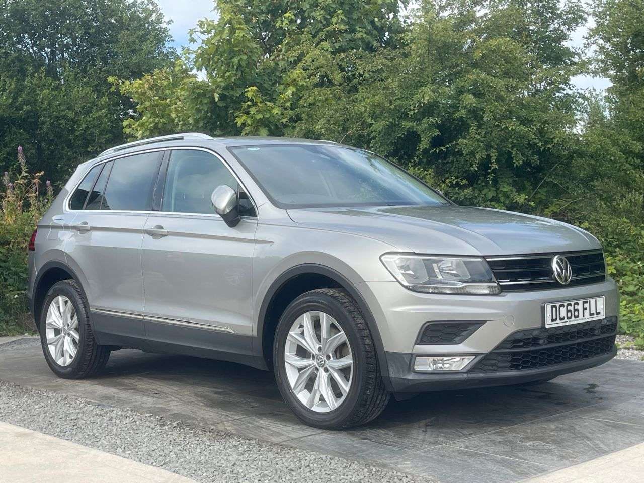 A 2016 VOLKSWAGEN TIGUAN 2.0 TDI BlueMotion Tech SE Navigation SUV 5dr Diesel DSG 4Motion Euro 6 (s/ A 2016 VOLKSWAGEN TIGUAN 2.0 TDI BlueMotion Tech SE Navigation SUV 5dr Diesel DSG 4Motion Euro 6 (s/