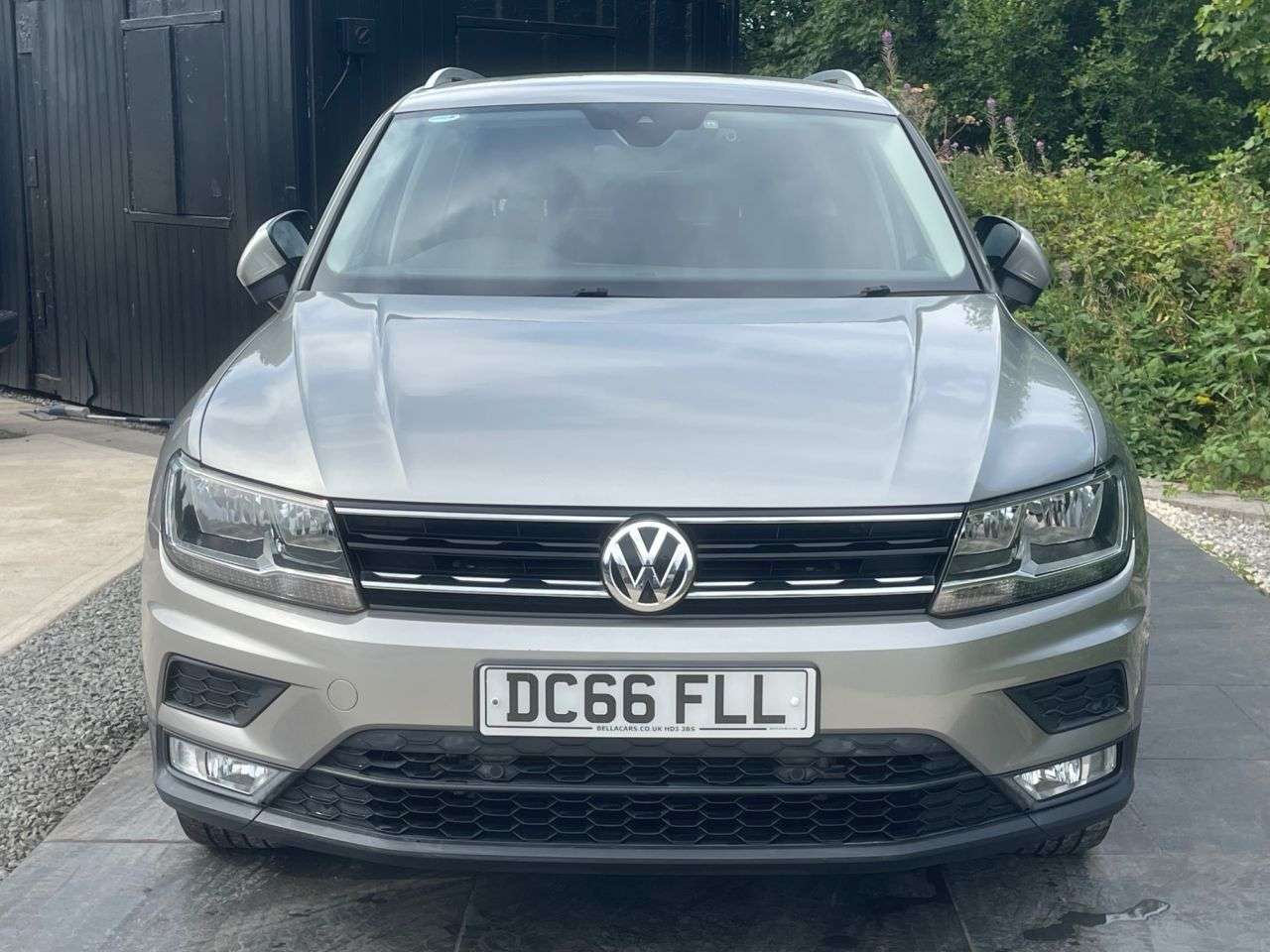 A 2016 VOLKSWAGEN TIGUAN 2.0 TDI BlueMotion Tech SE Navigation SUV 5dr Diesel DSG 4Motion Euro 6 (s/ A 2016 VOLKSWAGEN TIGUAN 2.0 TDI BlueMotion Tech SE Navigation SUV 5dr Diesel DSG 4Motion Euro 6 (s/