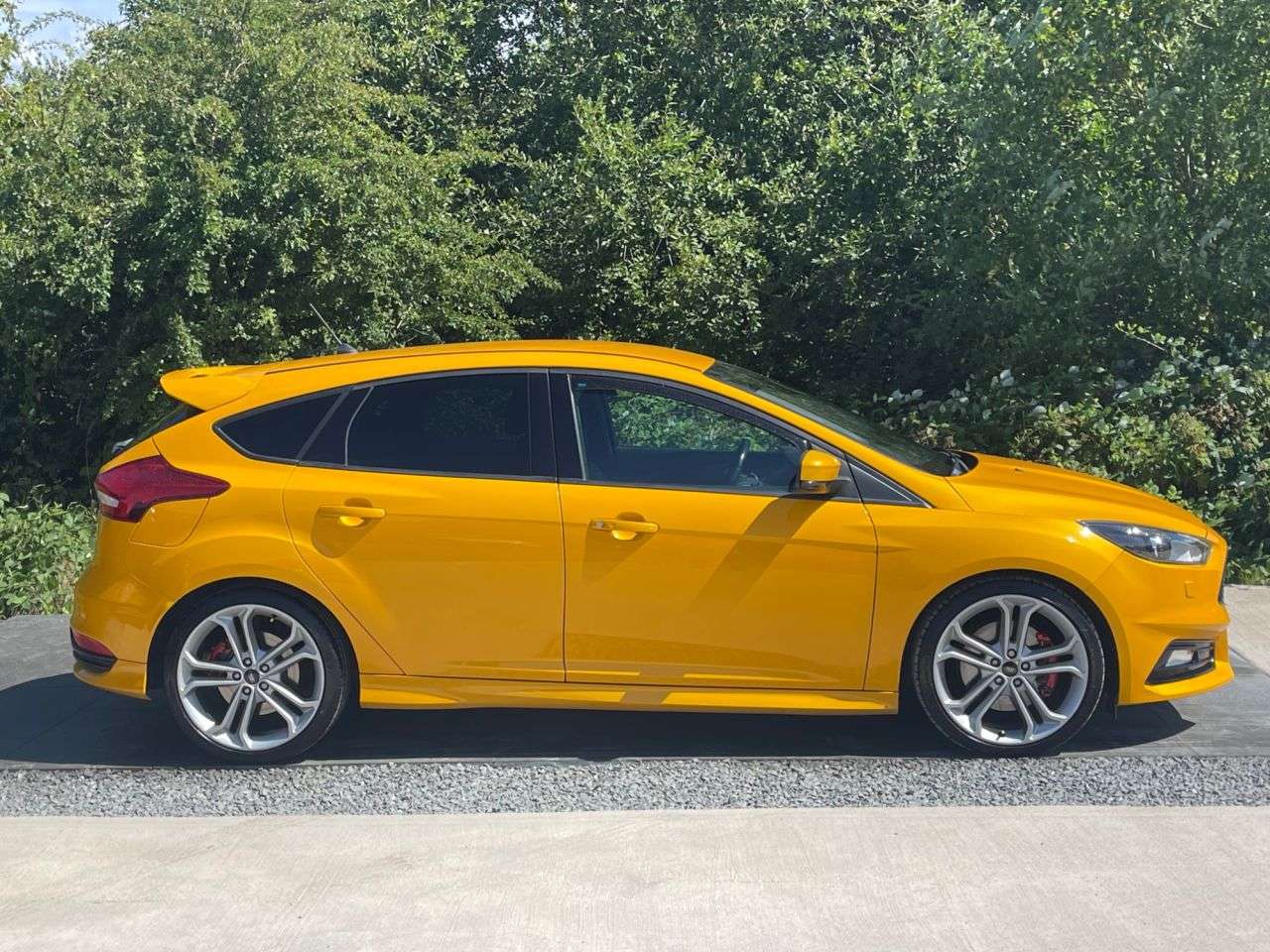 A 2018 FORD FOCUS 2.0T EcoBoost ST-3 Hatchback 5dr Petrol Manual Euro 6 (s/s) (250 ps) WELL M A 2018 FORD FOCUS 2.0T EcoBoost ST-3 Hatchback 5dr Petrol Manual Euro 6 (s/s) (250 ps) WELL M